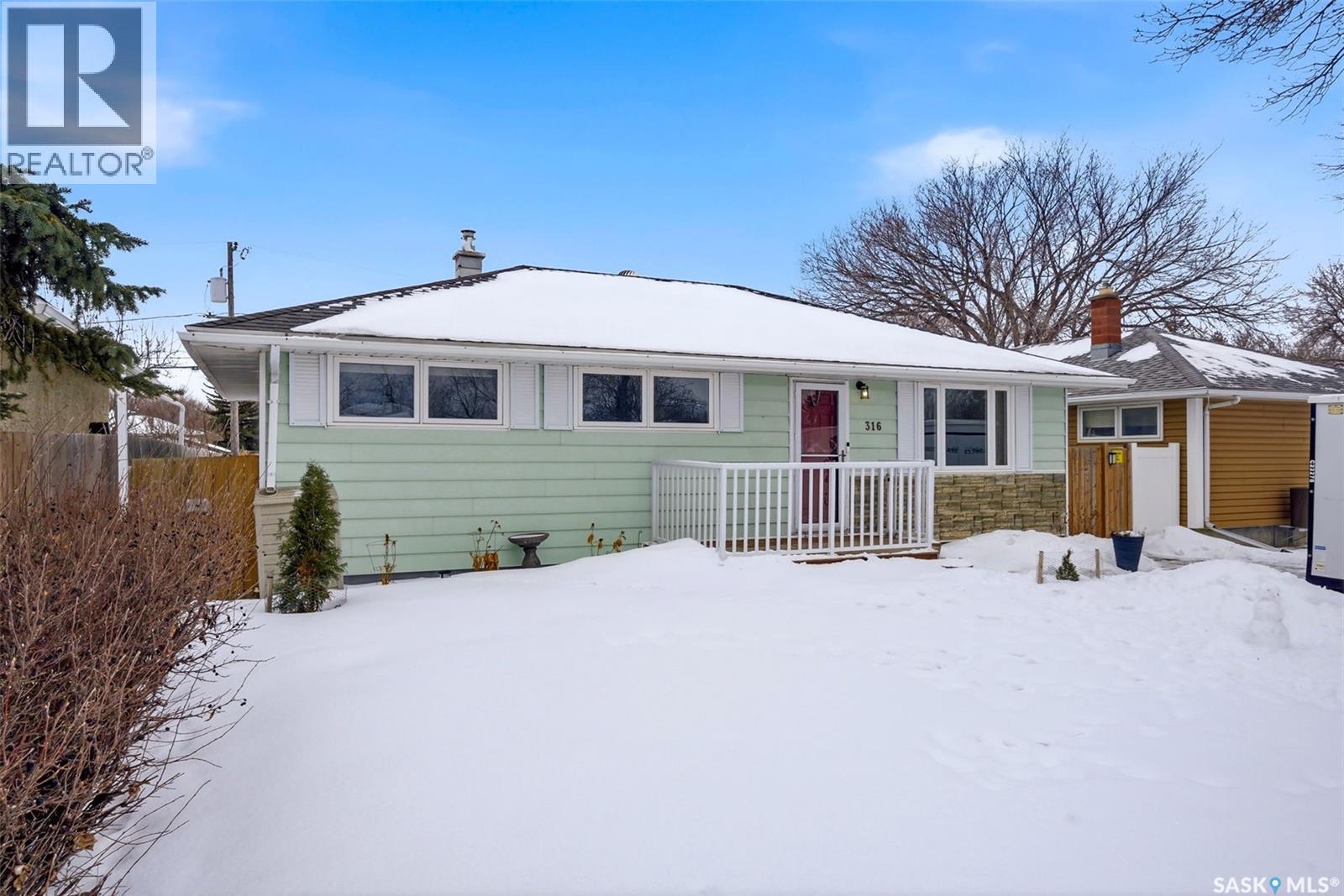 316 Royal Street, Regina, Saskatchewan  S4R 4Y4 - Photo 2 - SK029995