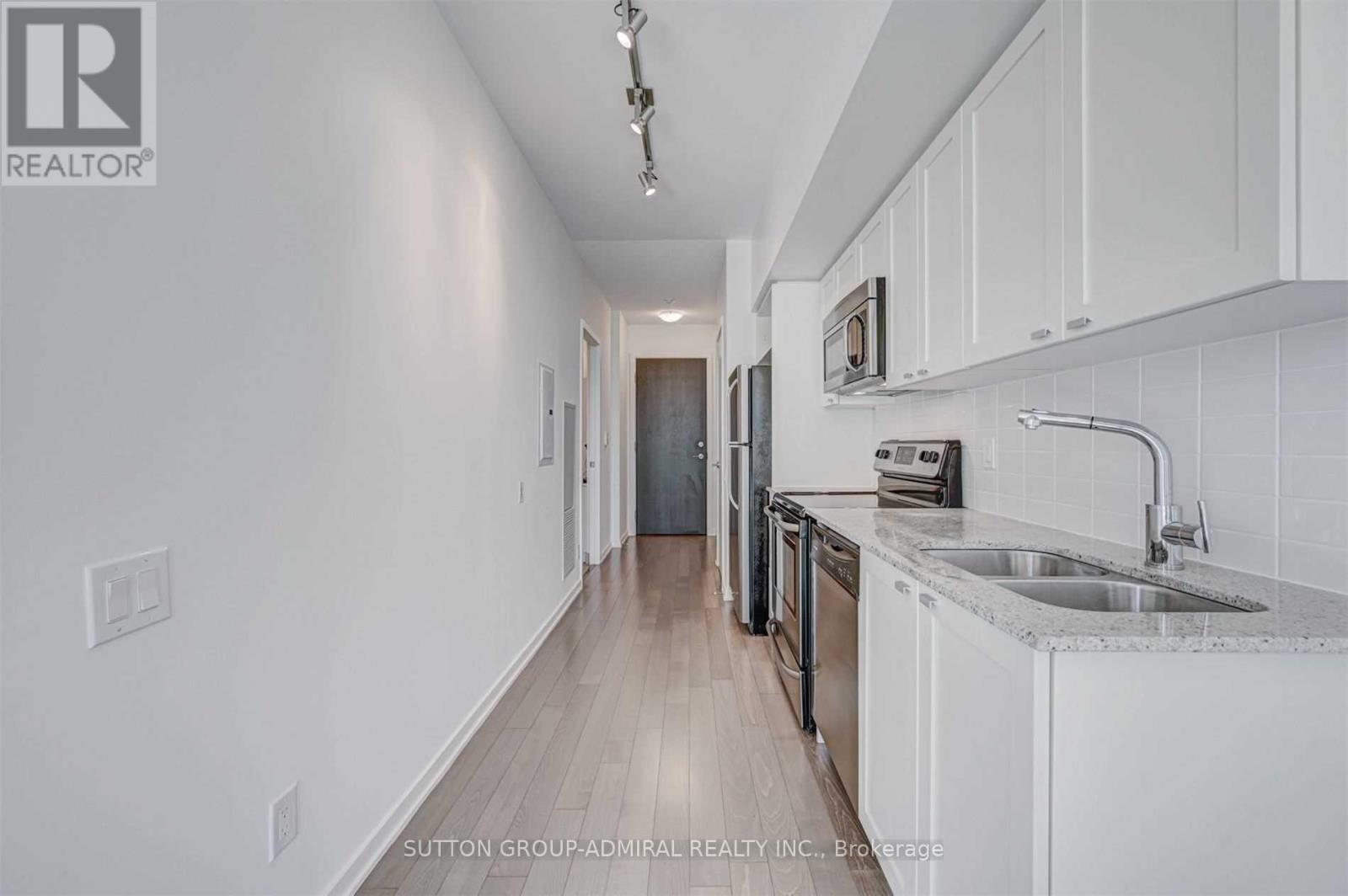 413 - 105 The Queensway Avenue, Toronto, Ontario  M6S 5B5 - Photo 11 - W12861880