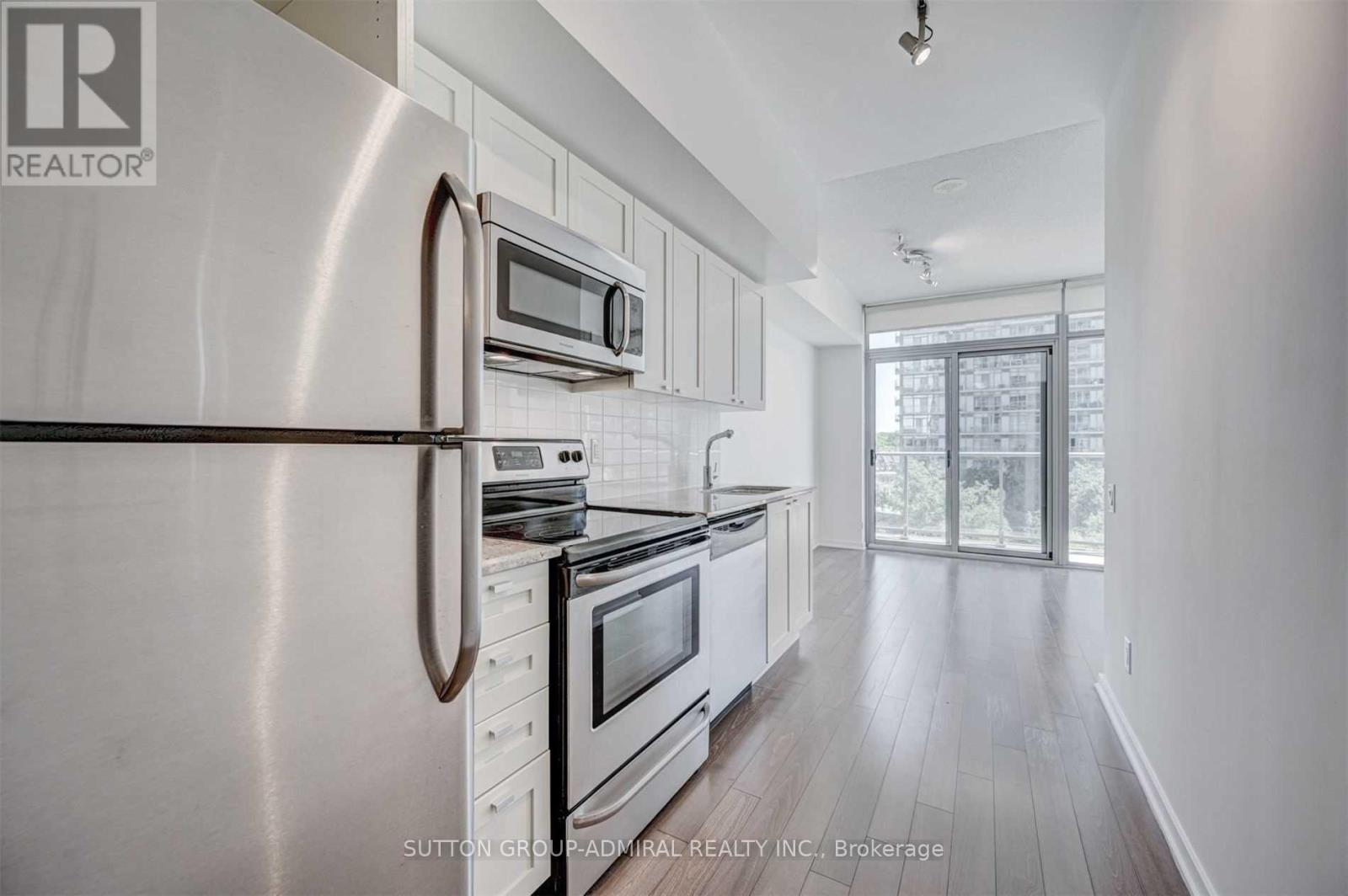 413 - 105 The Queensway Avenue, Toronto, Ontario  M6S 5B5 - Photo 12 - W12861880