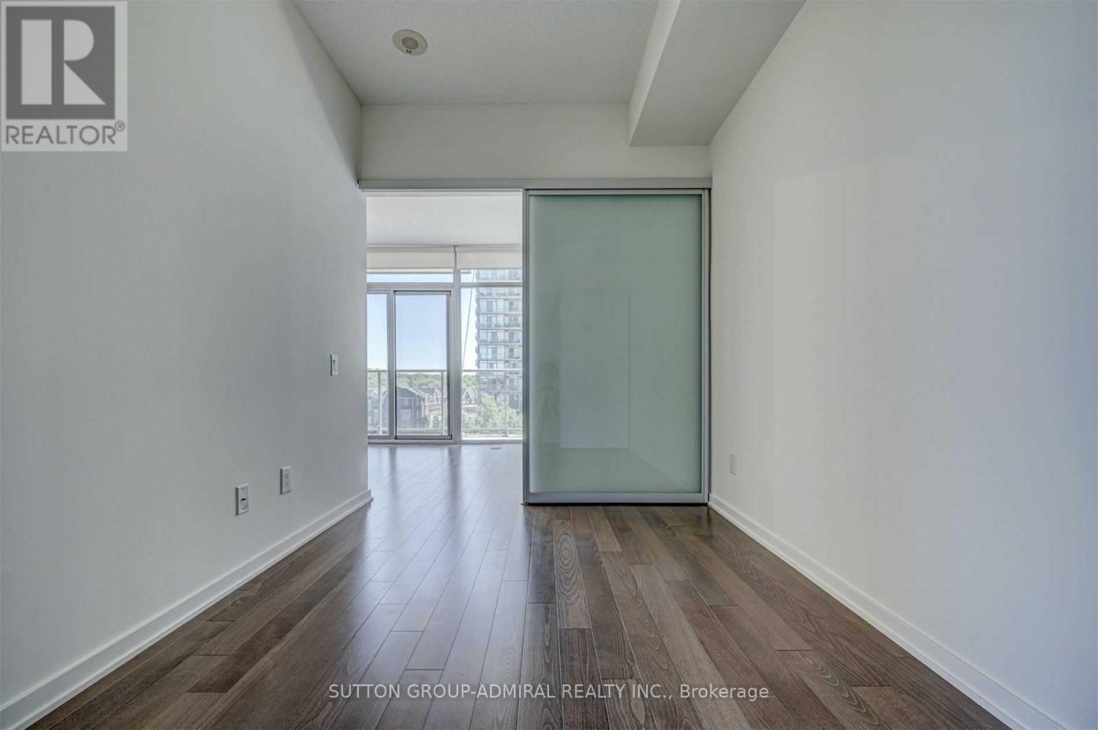 413 - 105 The Queensway Avenue, Toronto, Ontario  M6S 5B5 - Photo 16 - W12861880