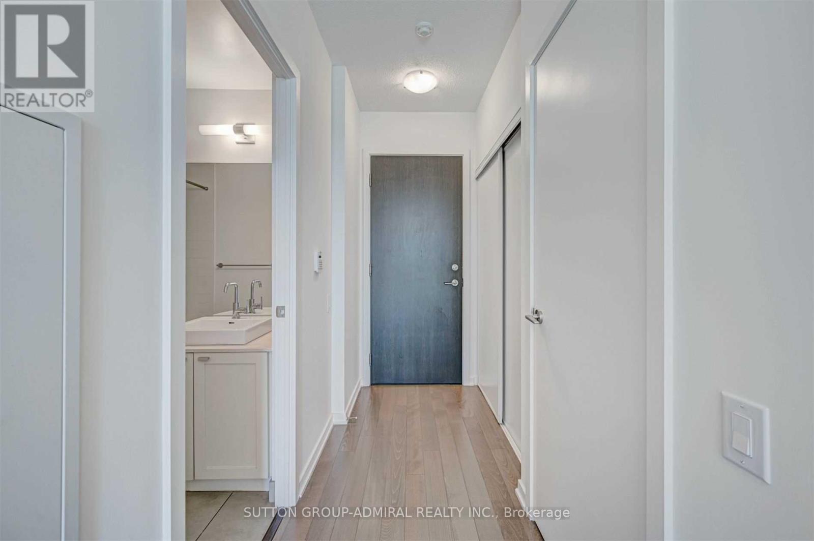 413 - 105 The Queensway Avenue, Toronto, Ontario  M6S 5B5 - Photo 2 - W12861880