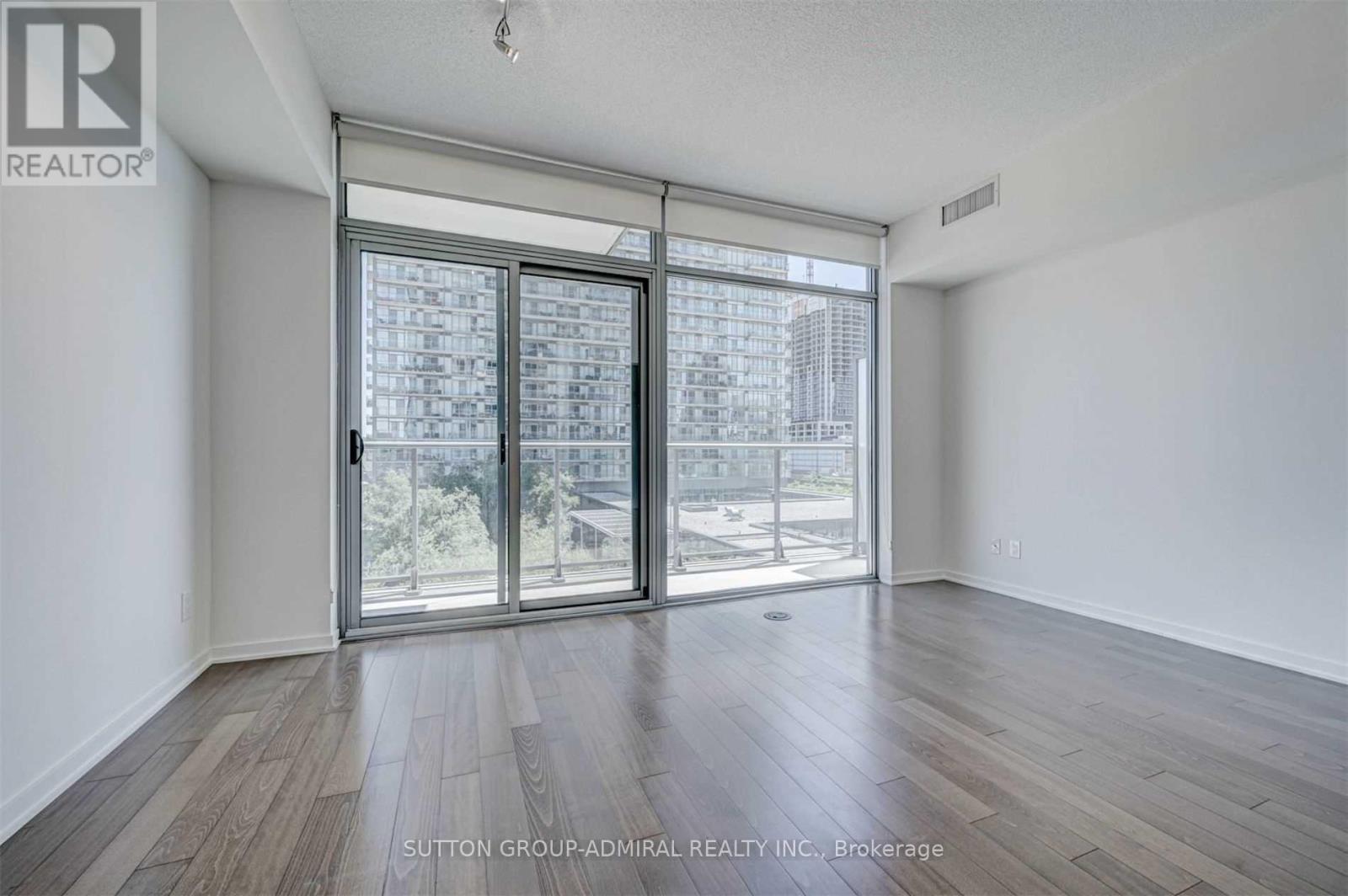 413 - 105 The Queensway Avenue, Toronto, Ontario  M6S 5B5 - Photo 4 - W12861880