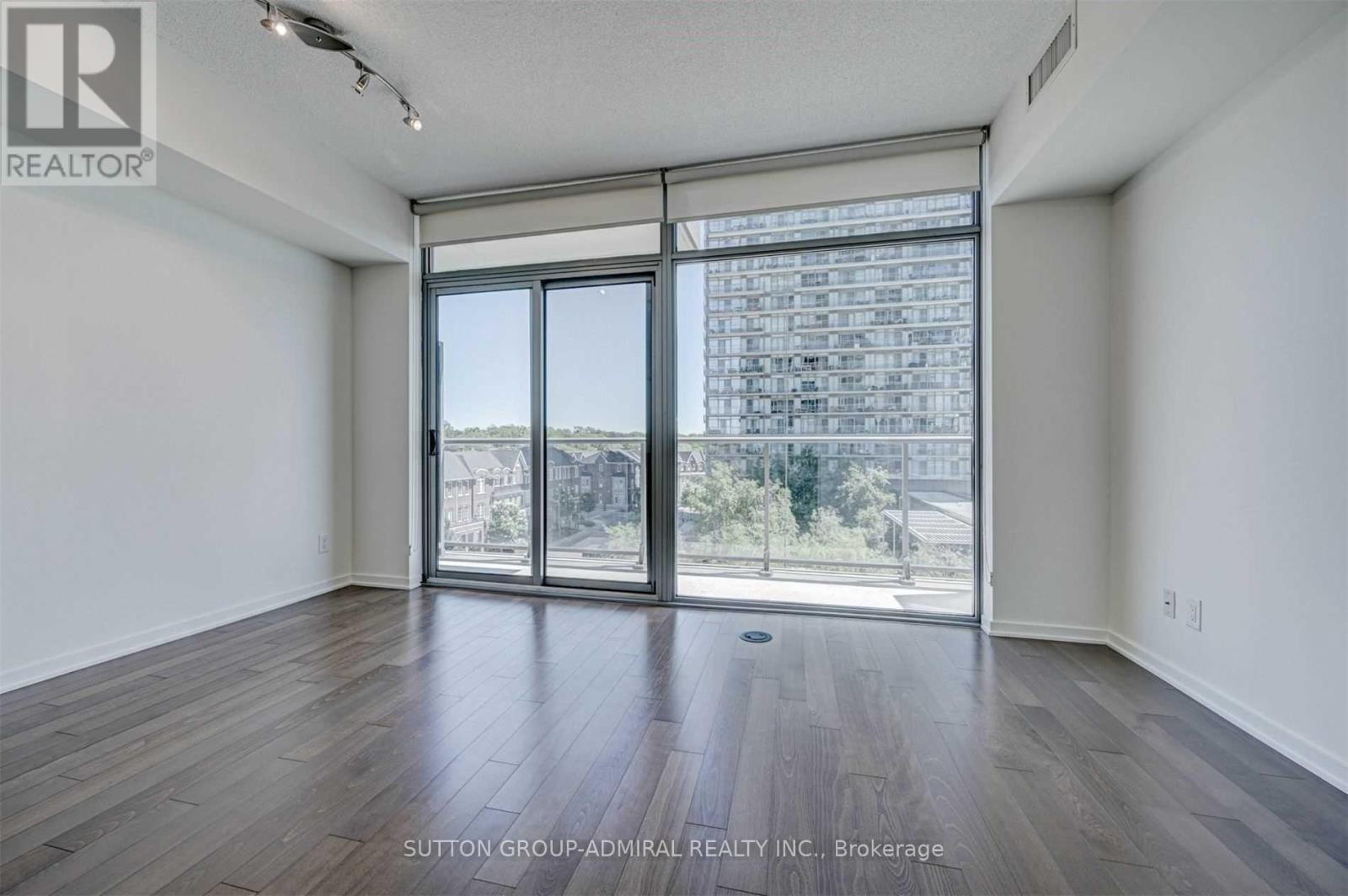 413 - 105 The Queensway Avenue, Toronto, Ontario  M6S 5B5 - Photo 6 - W12861880