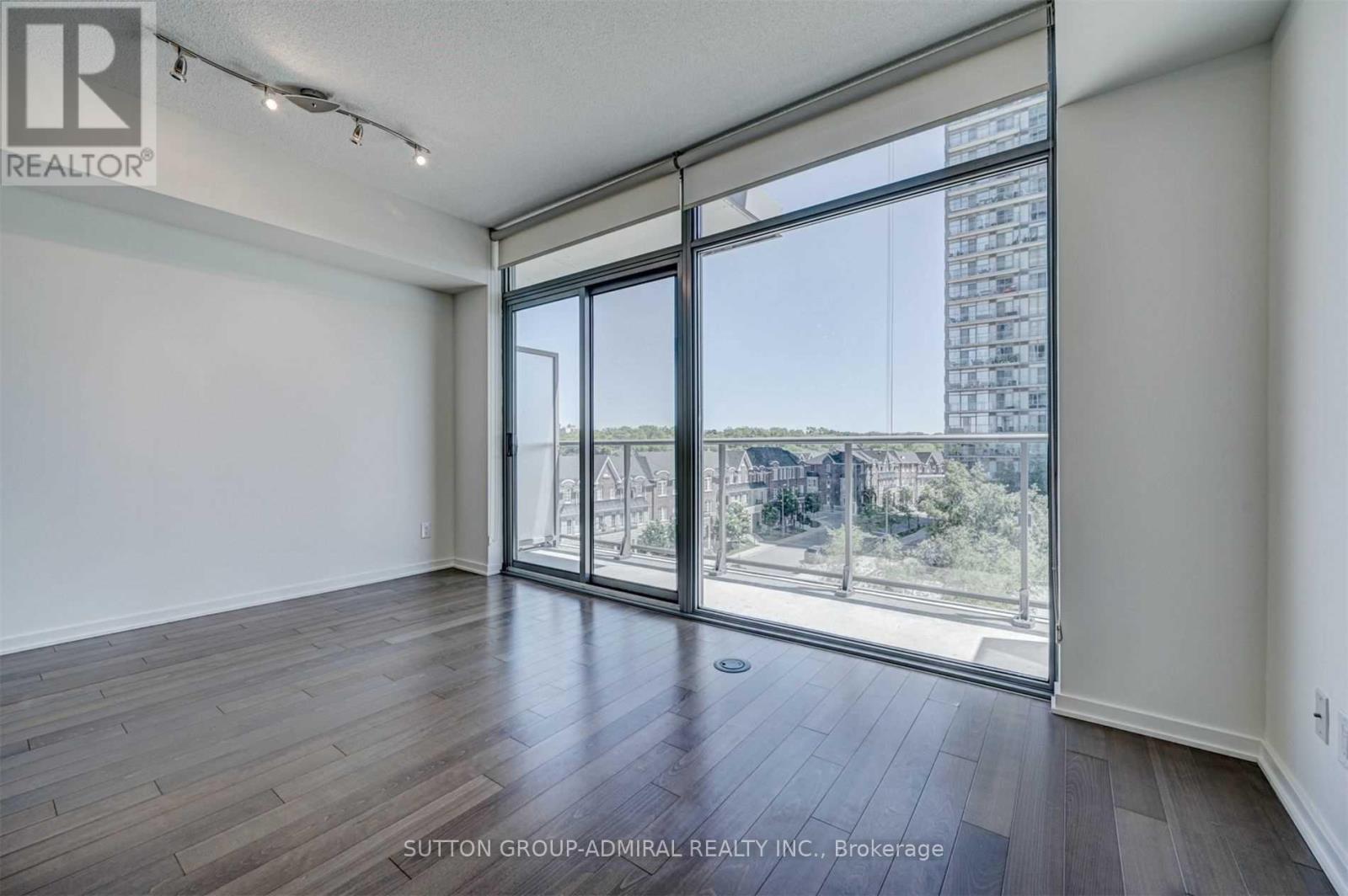 413 - 105 The Queensway Avenue, Toronto, Ontario  M6S 5B5 - Photo 9 - W12861880