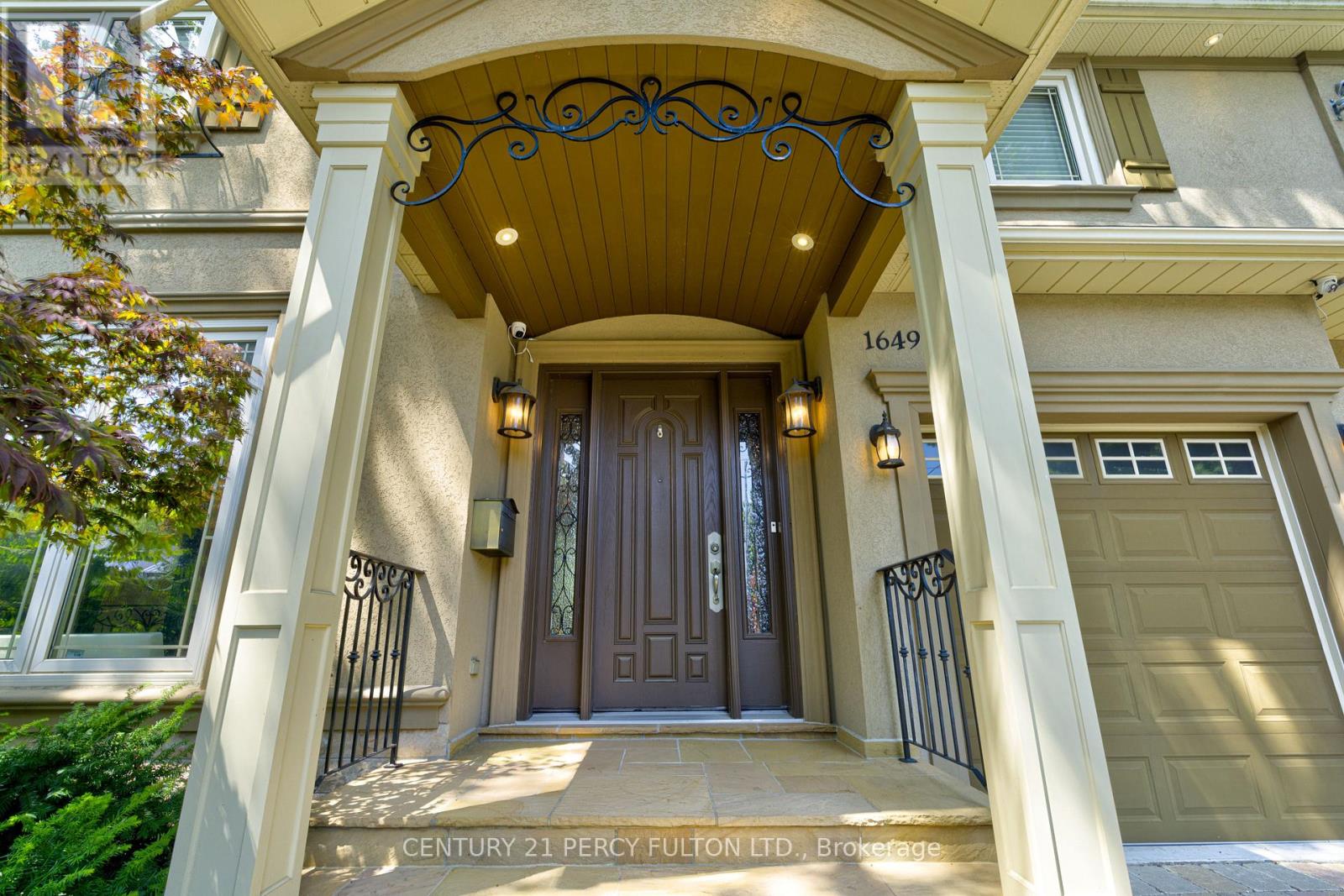 1649 Wedmore Way, Mississauga, Ontario  L5J 2J7 - Photo 4 - W12861924