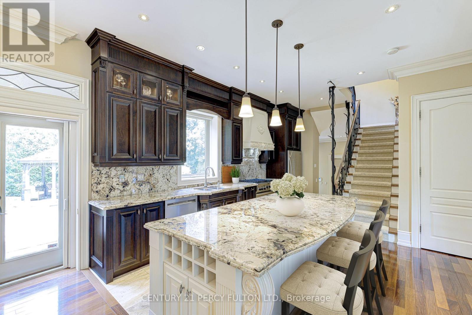 1649 Wedmore Way, Mississauga, Ontario  L5J 2J7 - Photo 8 - W12861924