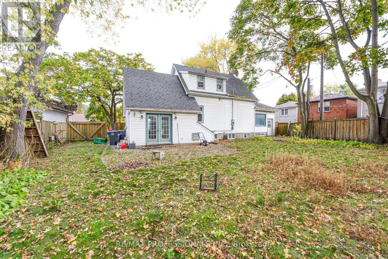 10 Broadview Avenue, Mississauga, Ontario  L5H 2S9 - Photo 12 - W12861964