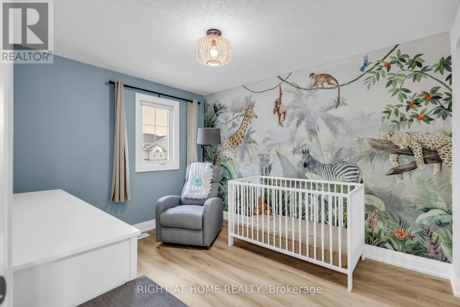 552 Activa Avenue, Kitchener, Ontario  N2E 4C2 - Photo 33 - X12861850