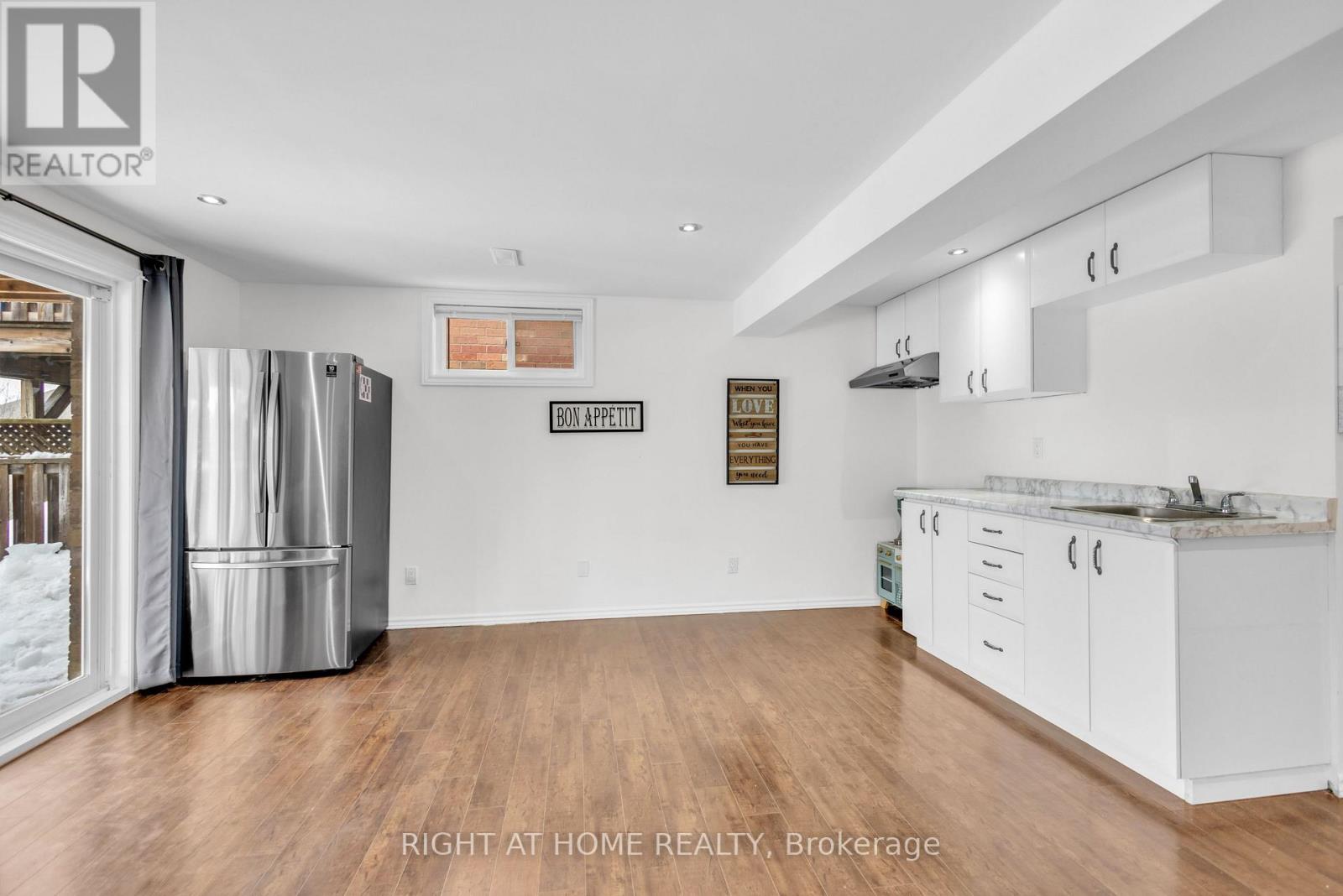 552 Activa Avenue, Kitchener, Ontario  N2E 4C2 - Photo 38 - X12861850