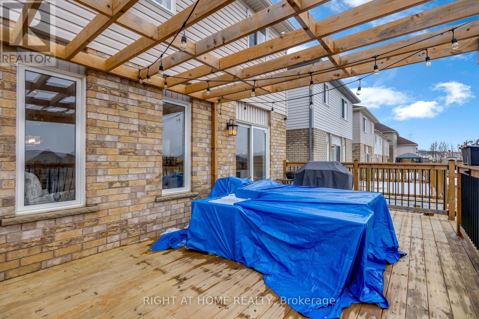 552 Activa Avenue, Kitchener, Ontario  N2E 4C2 - Photo 43 - X12861850