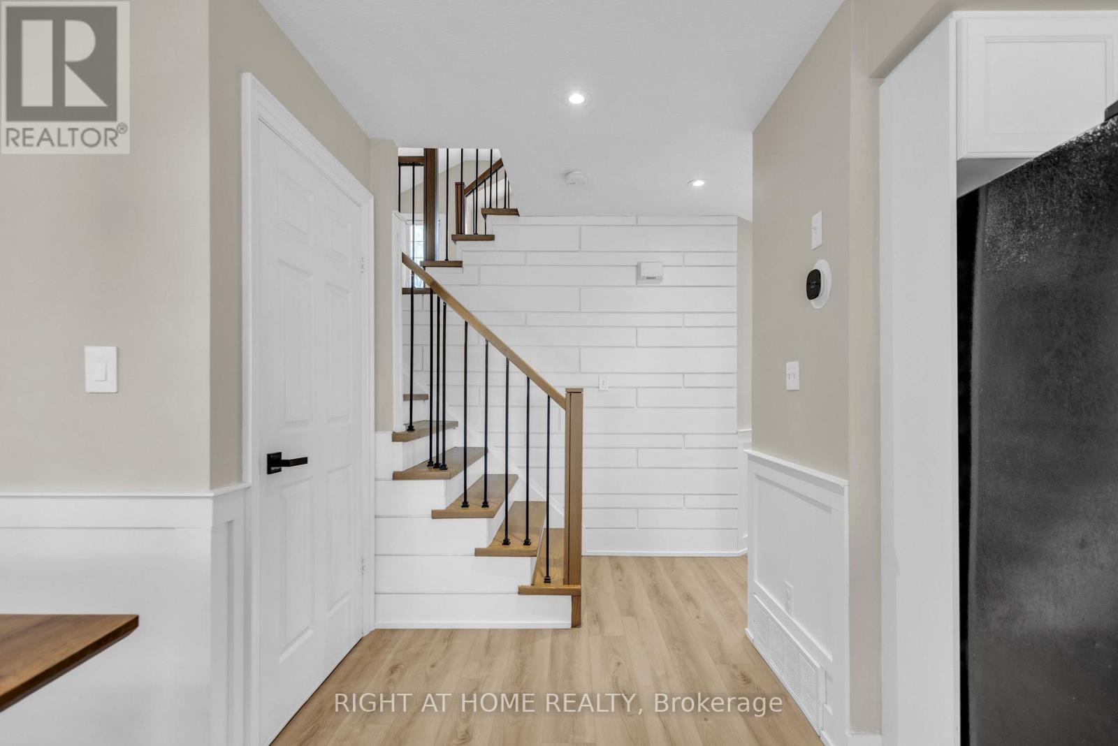 552 Activa Avenue, Kitchener, Ontario  N2E 4C2 - Photo 5 - X12861850