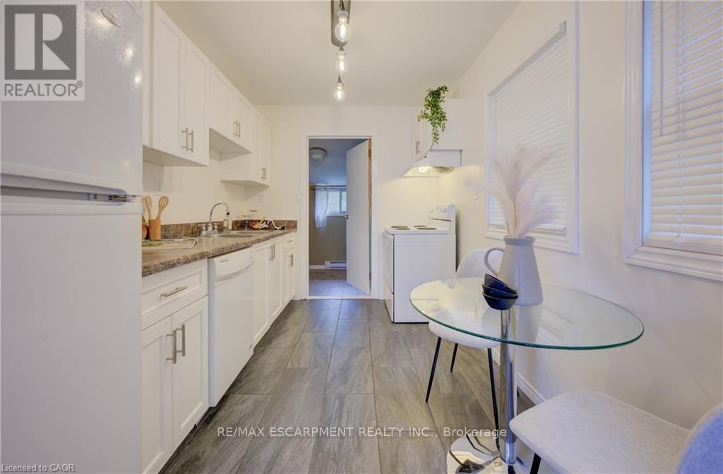 73 East 33rd Street, Hamilton, Ontario  L8B 3T3 - Photo 4 - X12861856