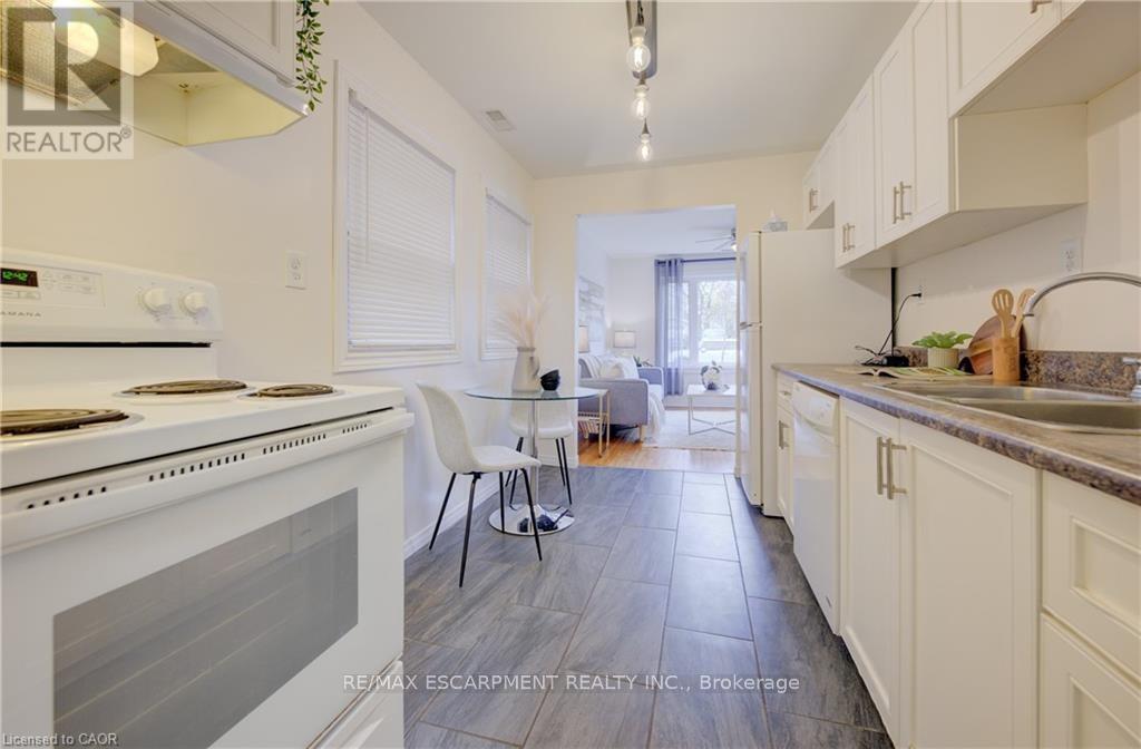 73 East 33rd Street, Hamilton, Ontario  L8B 3T3 - Photo 5 - X12861856