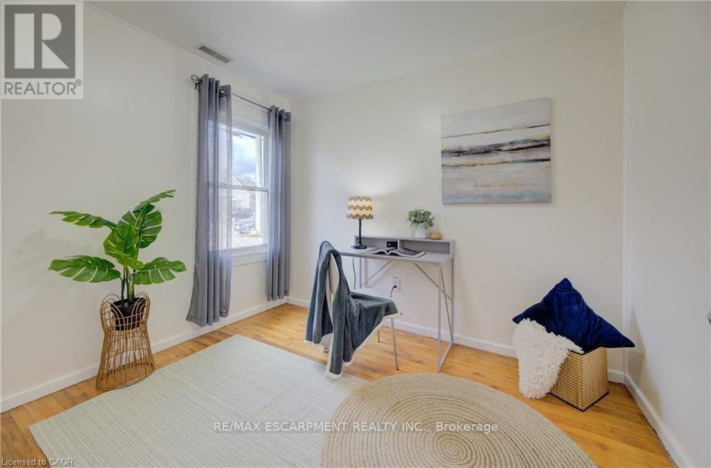 73 East 33rd Street, Hamilton, Ontario  L8B 3T3 - Photo 9 - X12861856