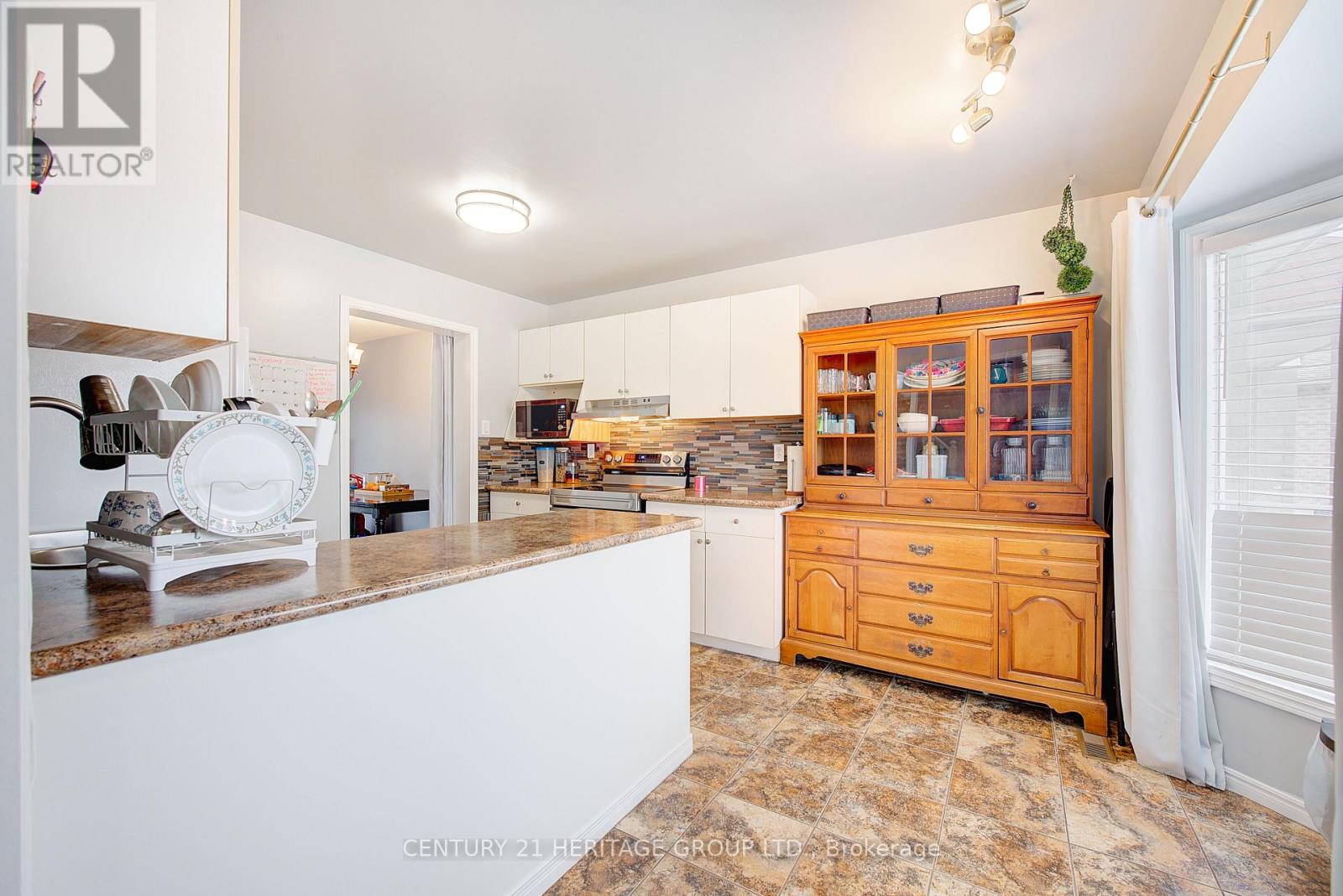 36 Josselyn Drive, London South, Ontario  N6E 3V7 - Photo 10 - X12861920