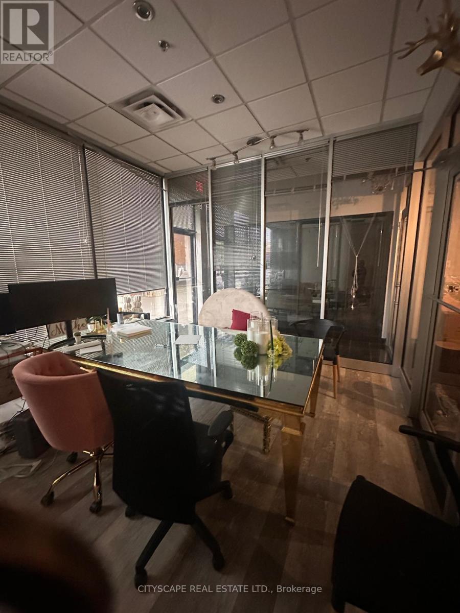 35 - 5359 Timberlea Boulevard, Mississauga, Ontario  L4W 4N5 - Photo 3 - W12741524