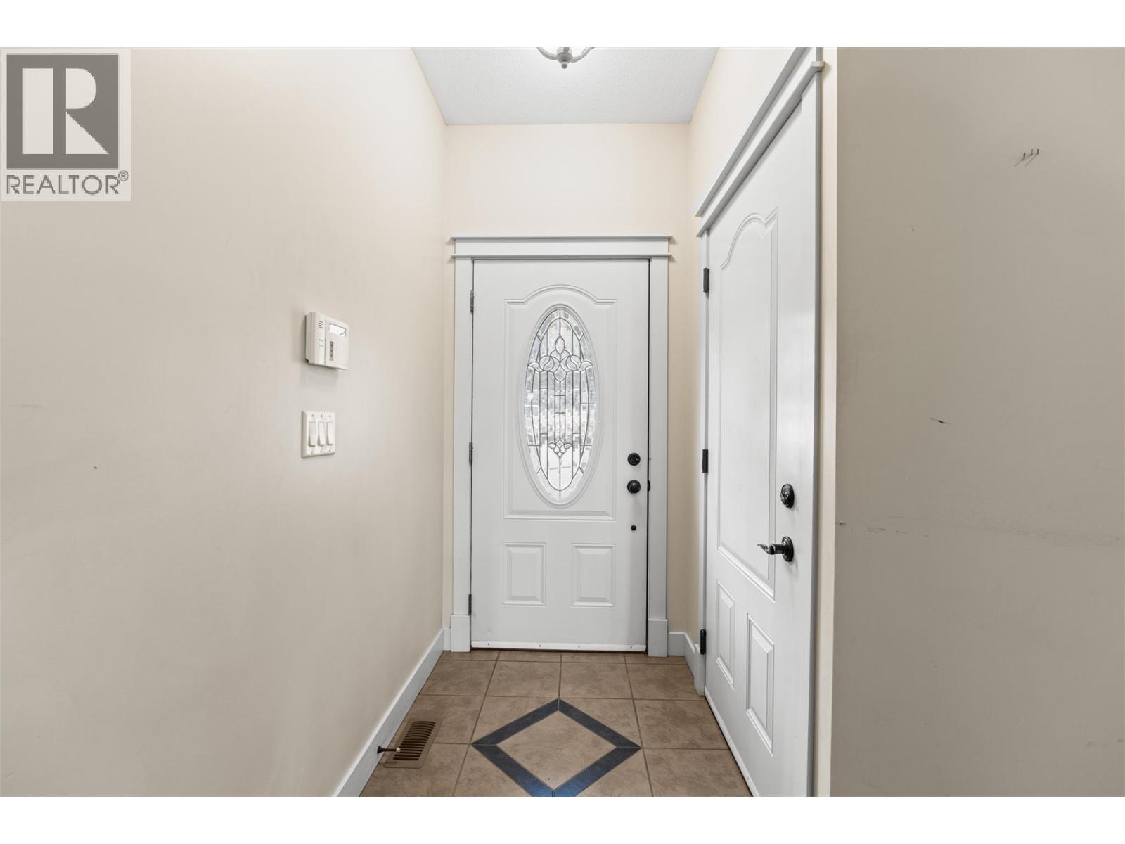 1000 Mt. Ida Drive Unit# 7, Vernon, British Columbia  V1B 4C3 - Photo 6 - 10378568