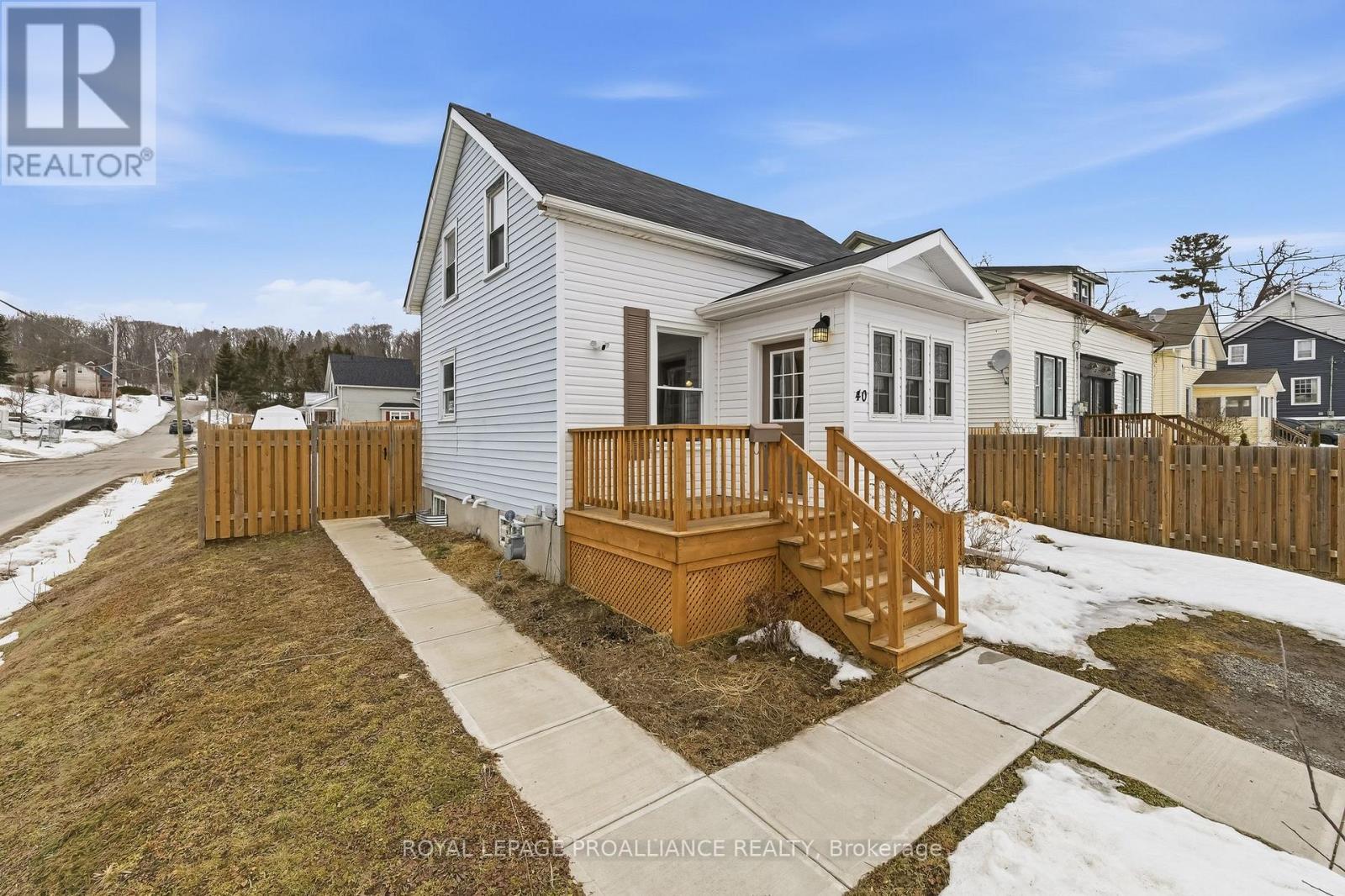 40 Smith Street, Port Hope, Ontario  L1A 3A4 - Photo 2 - X12862054