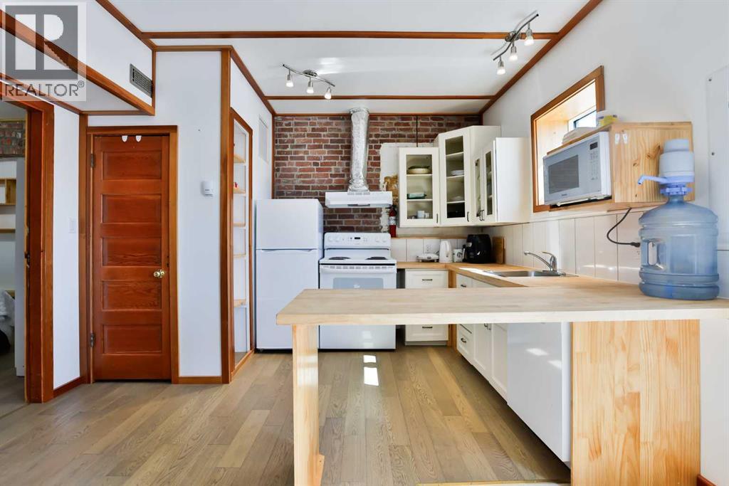 320 Railway Avenue, Granum, Alberta  T0L 1A0 - Photo 32 - A2290999