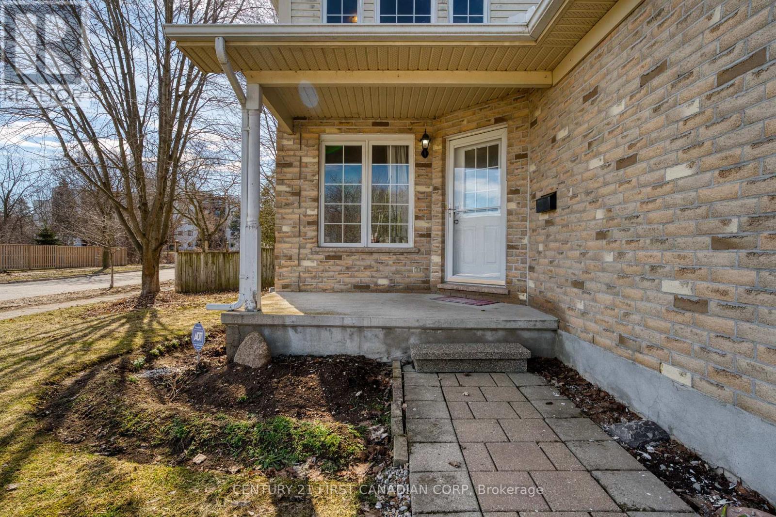 89 Mctaggart Court, London North, Ontario  N5X 3L9 - Photo 4 - X12862004