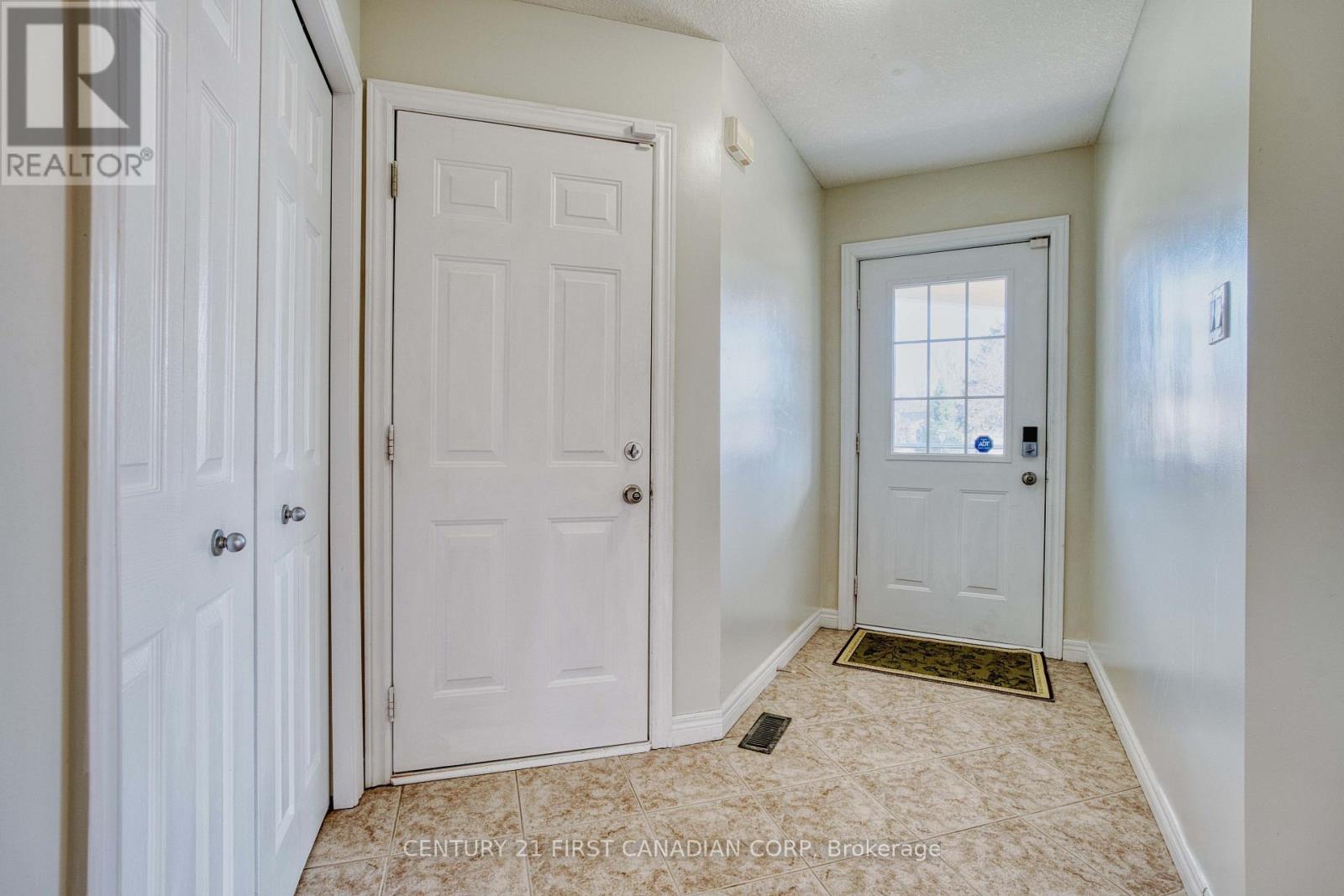 89 Mctaggart Court, London North, Ontario  N5X 3L9 - Photo 5 - X12862004