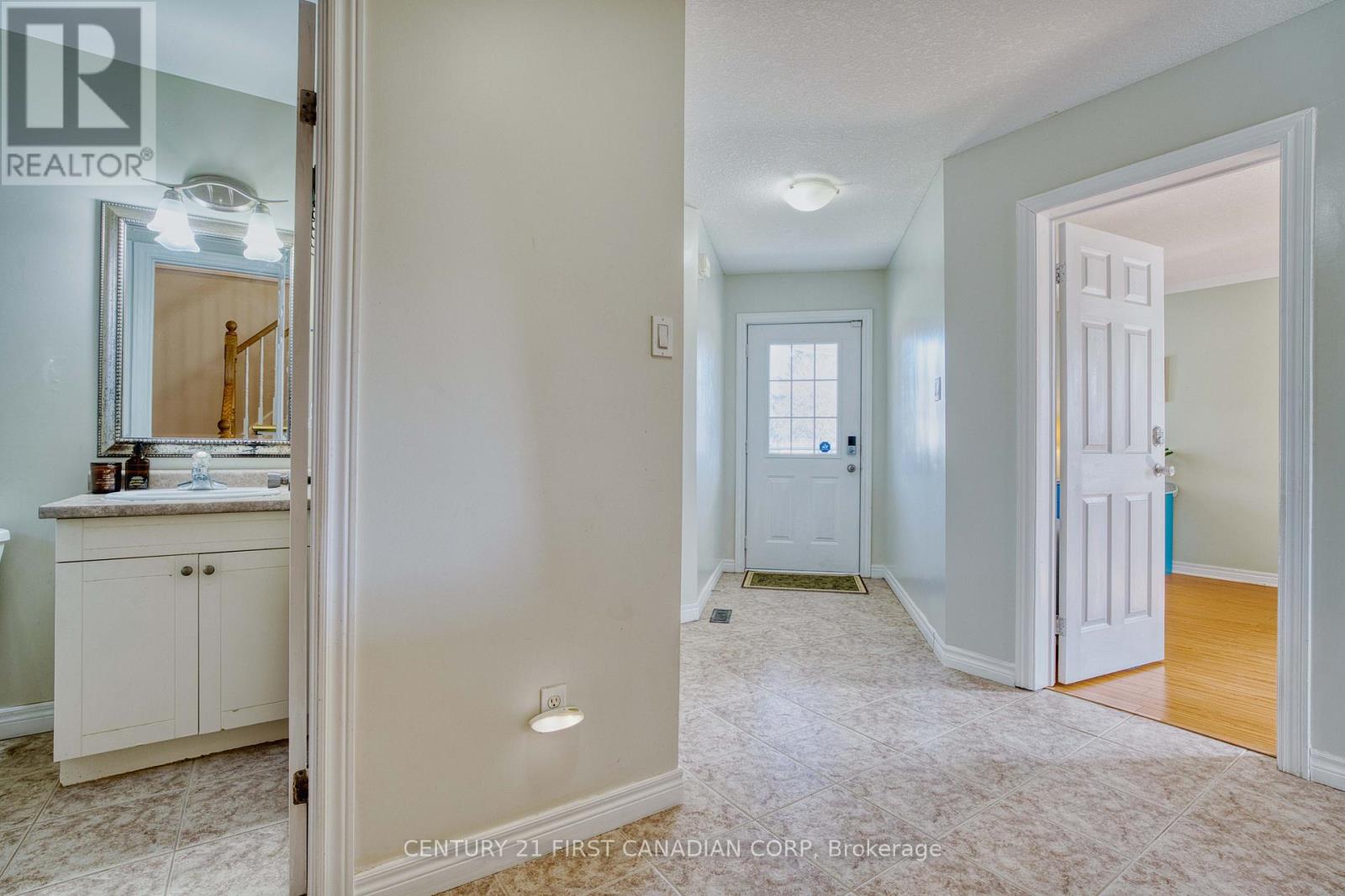 89 Mctaggart Court, London North, Ontario  N5X 3L9 - Photo 6 - X12862004