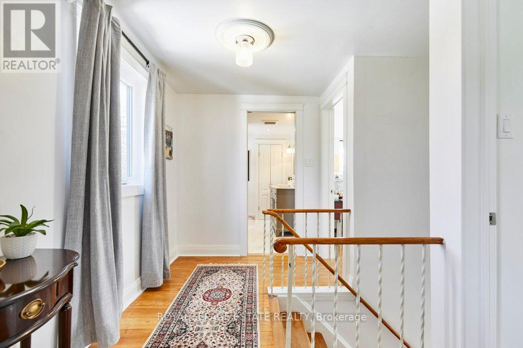 15 Squires Avenue, Toronto (O'connor-Parkview), Ontario  M4B 2R2 - Photo 19 - E12832778