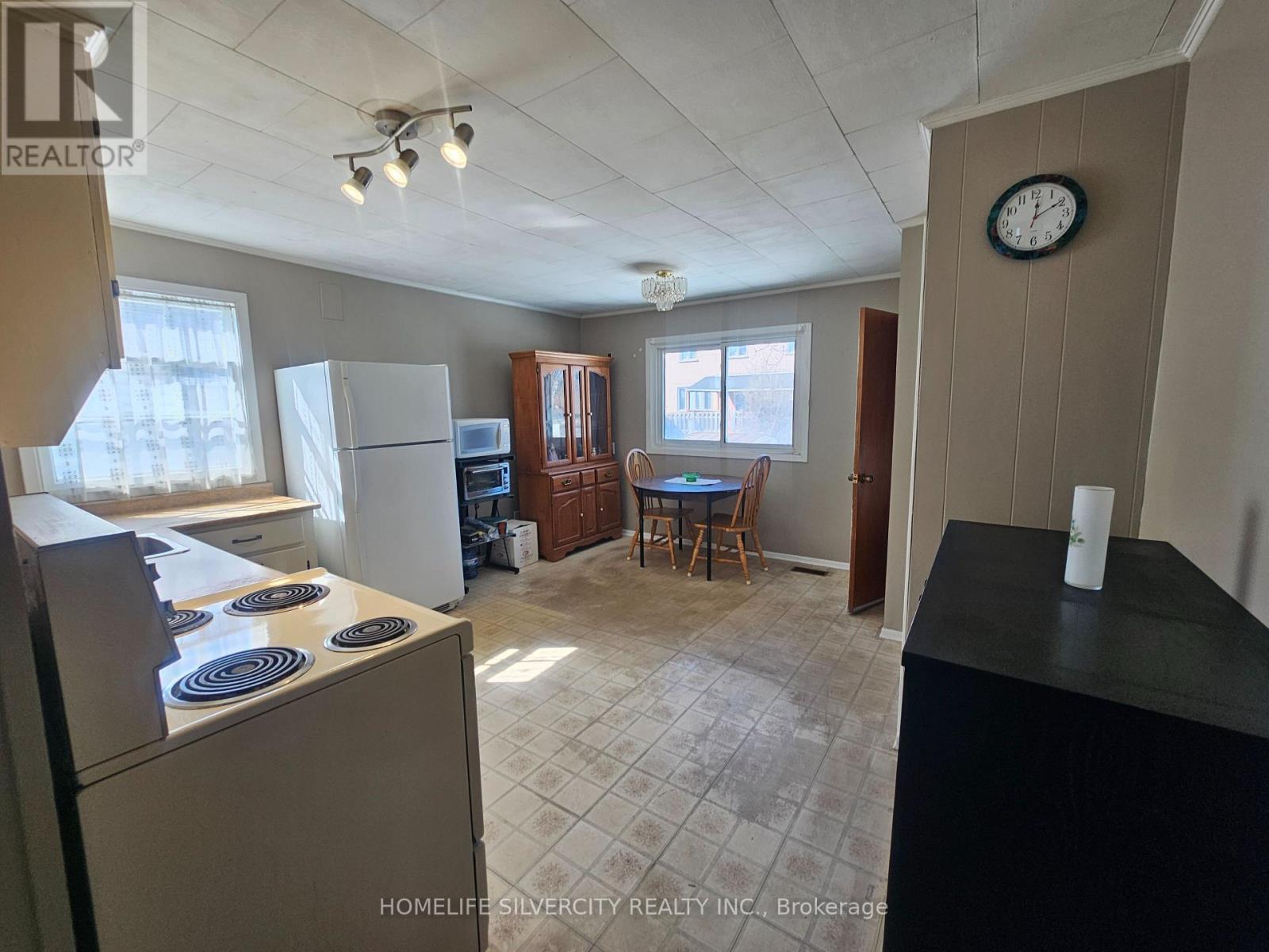 3067 Churchill Avenue, Mississauga (Malton), Ontario  L4T 1R4 - Photo 18 - W12861632