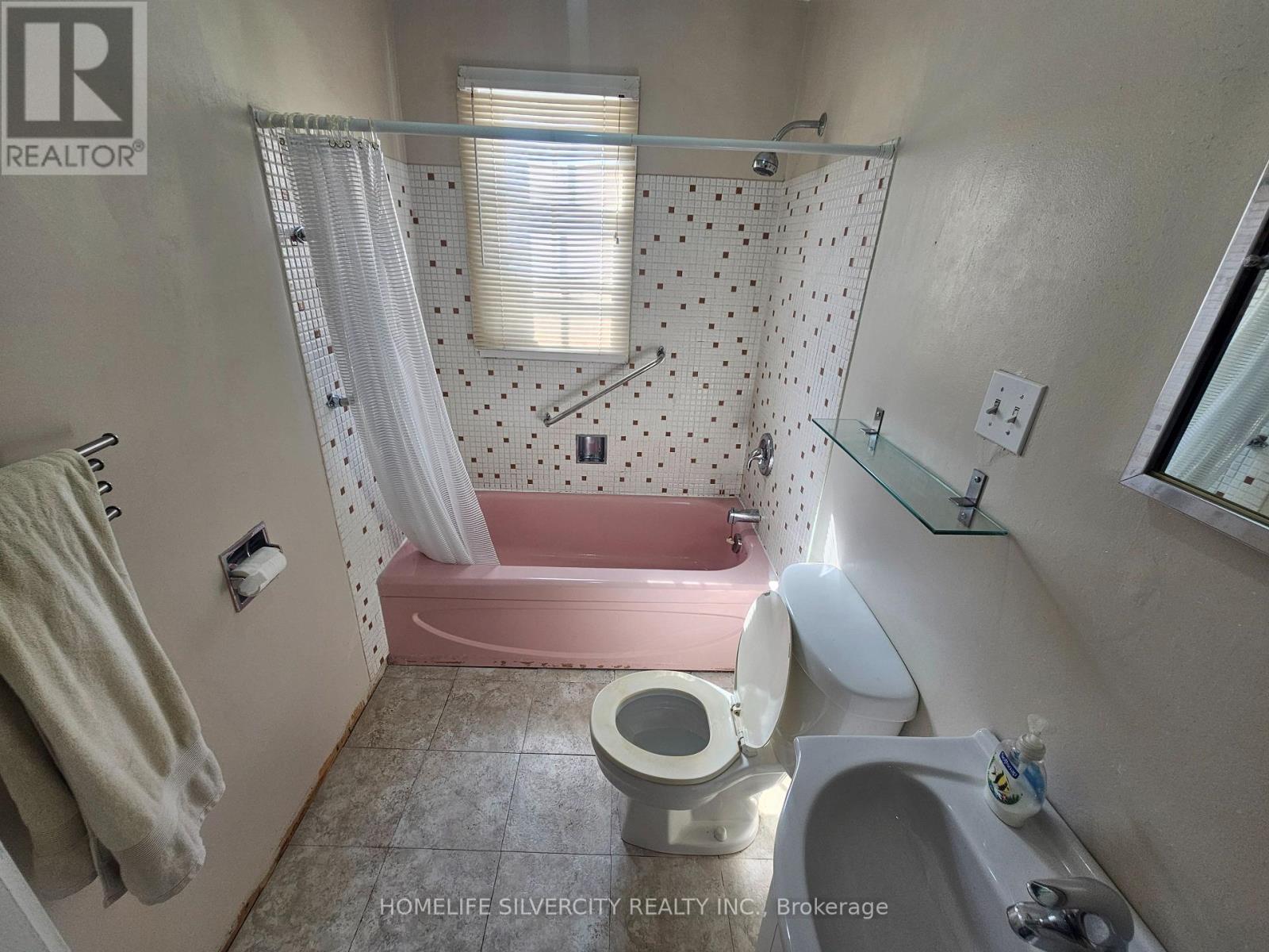 3067 Churchill Avenue, Mississauga (Malton), Ontario  L4T 1R4 - Photo 13 - W12861632