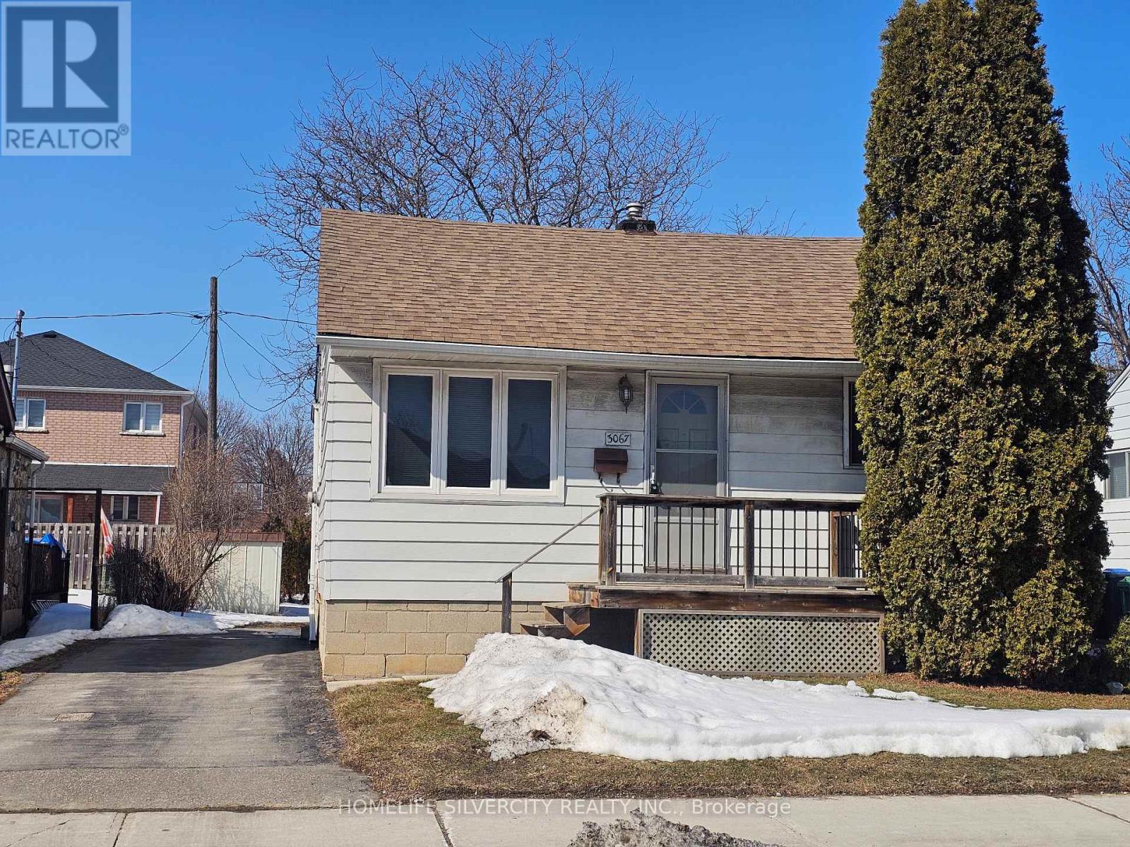 3067 Churchill Avenue, Mississauga (Malton), Ontario  L4T 1R4 - Photo 3 - W12861632