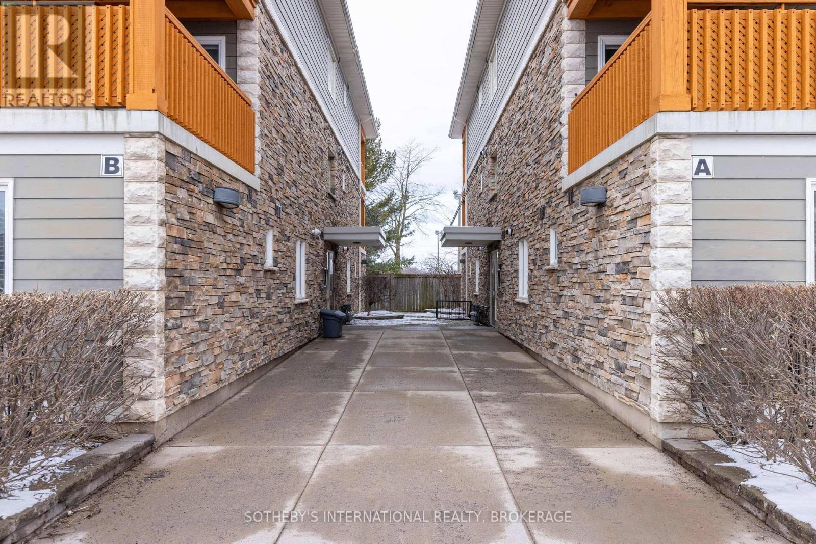 205 - 678 Line 2 Road, Niagara-On-The-Lake (Virgil), Ontario  L0S 1T0 - Photo 3 - X12862134