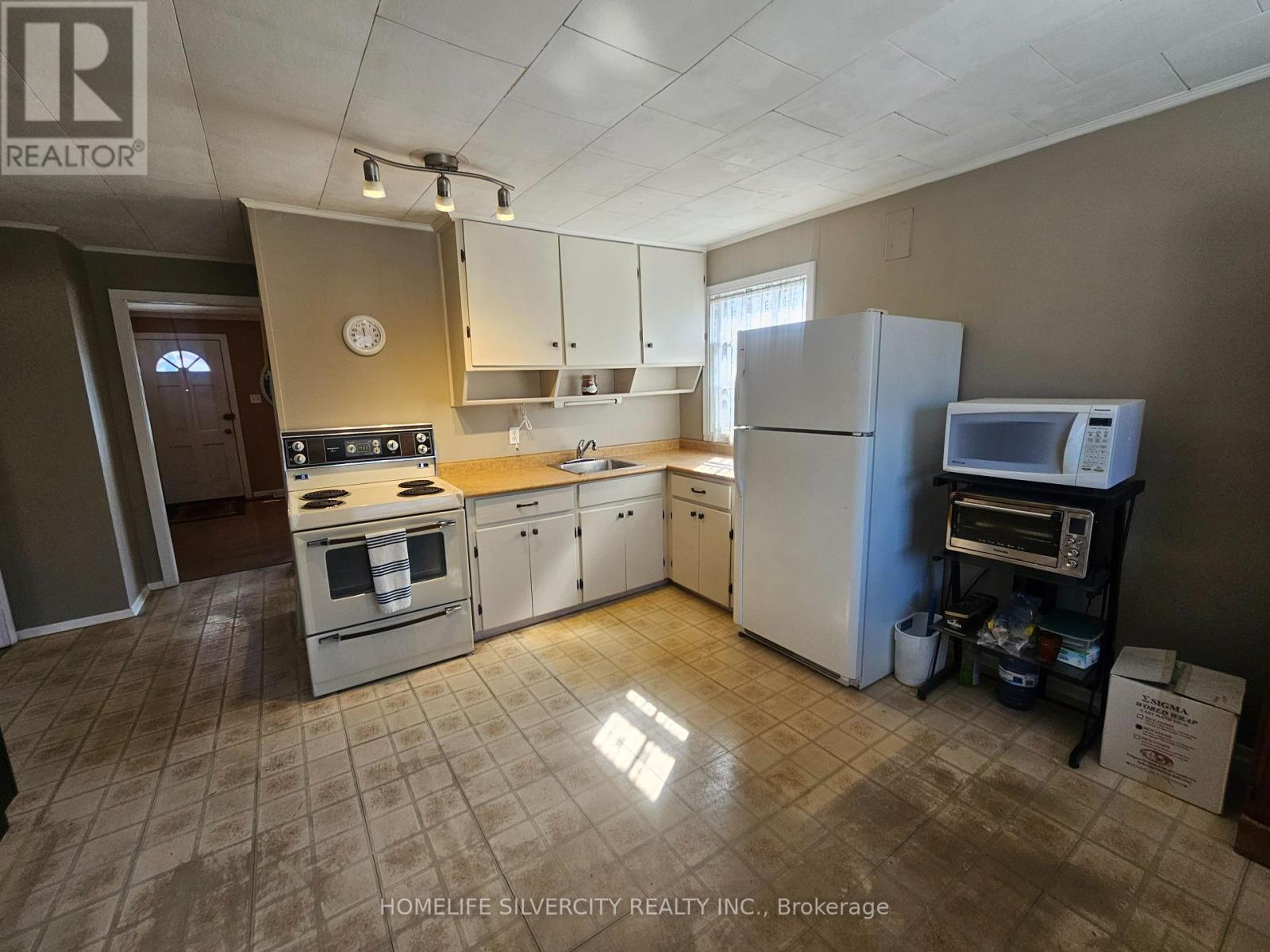 3067 Churchill Avenue, Mississauga (Malton), Ontario  L4T 1R4 - Photo 20 - W12861632