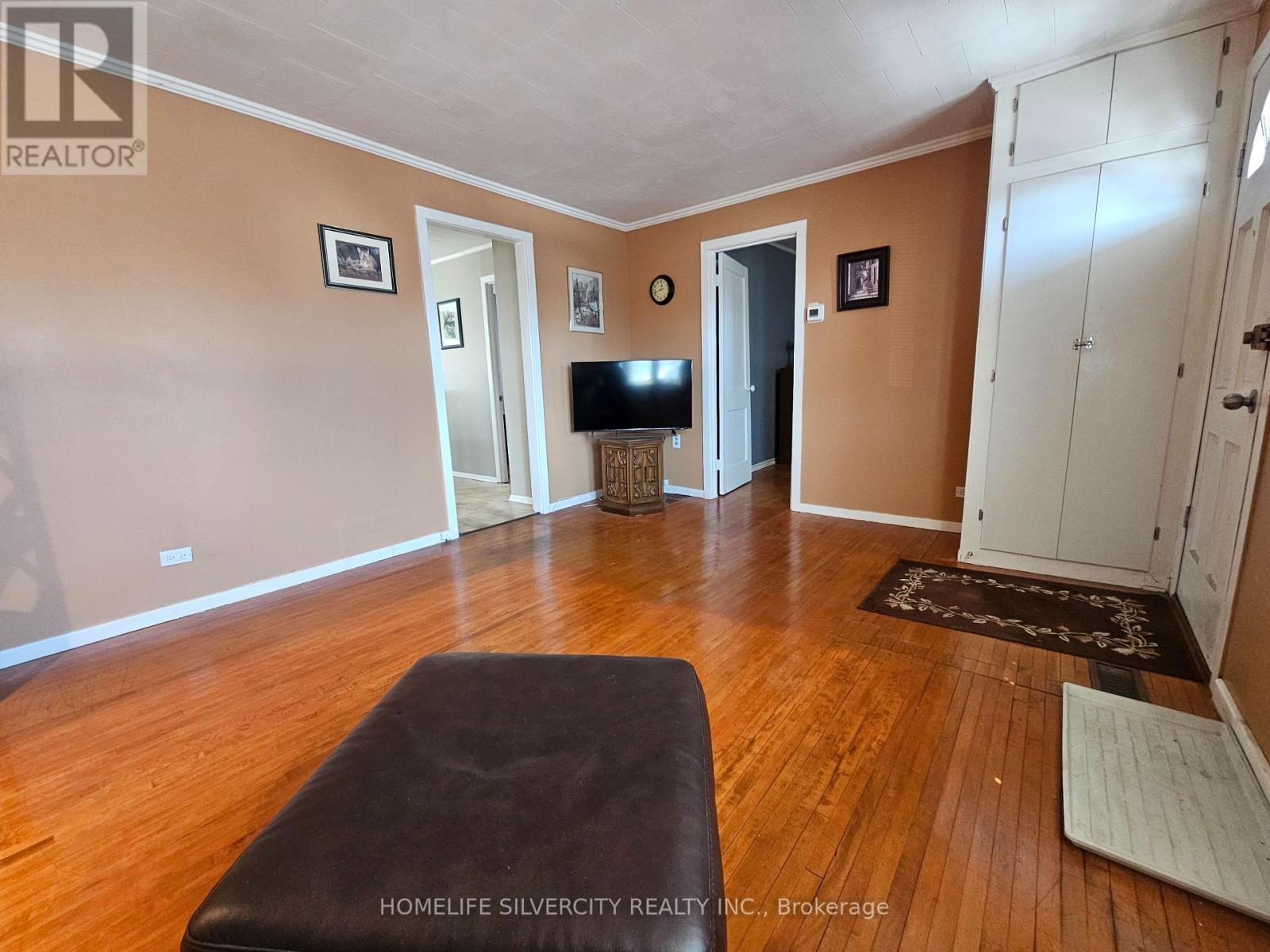 3067 Churchill Avenue, Mississauga (Malton), Ontario  L4T 1R4 - Photo 7 - W12861632