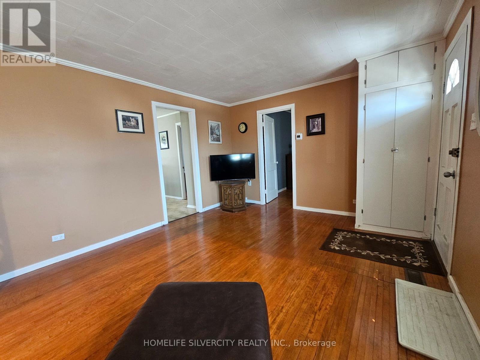 3067 Churchill Avenue, Mississauga (Malton), Ontario  L4T 1R4 - Photo 6 - W12861632