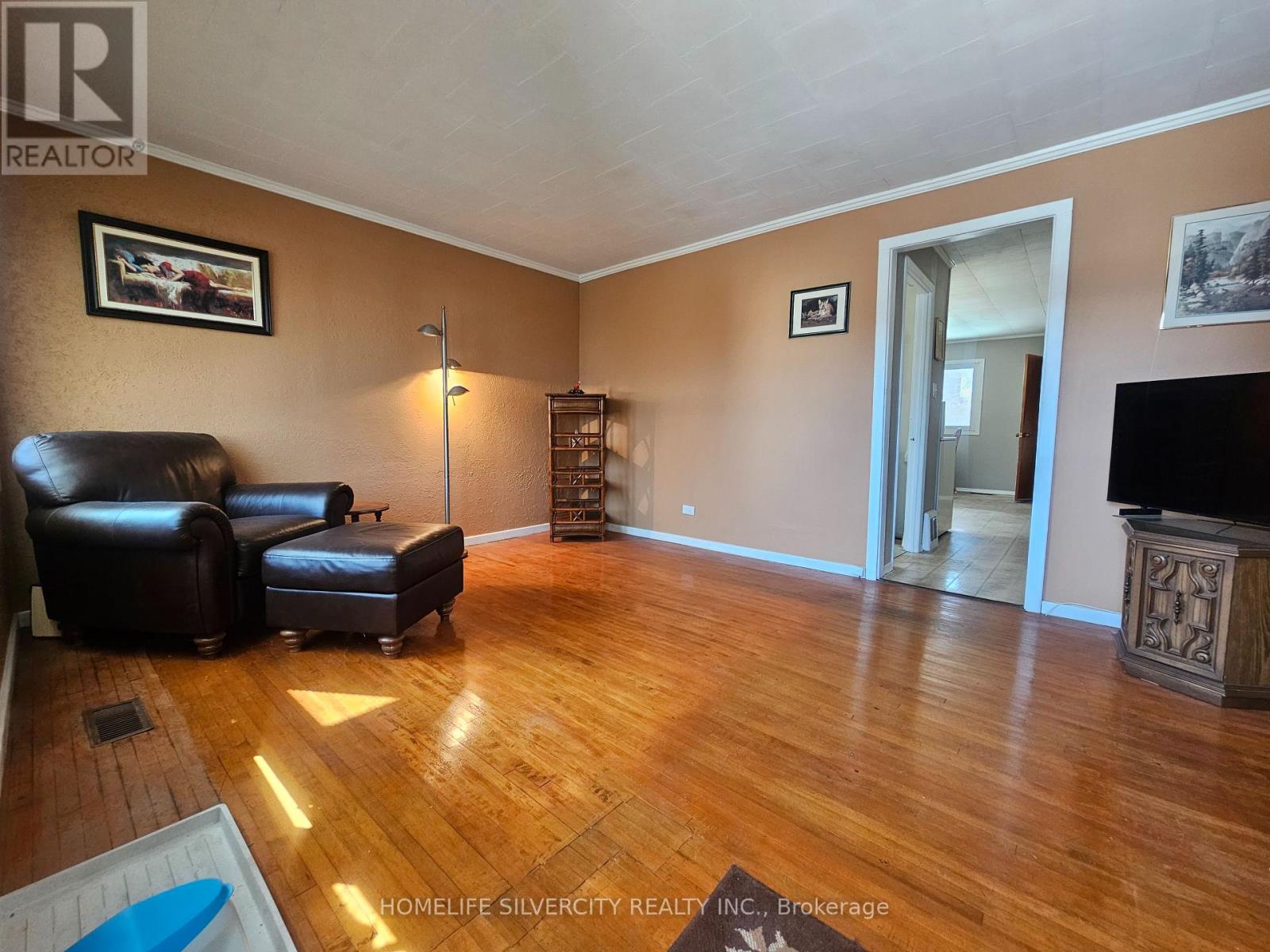 3067 Churchill Avenue, Mississauga (Malton), Ontario  L4T 1R4 - Photo 4 - W12861632