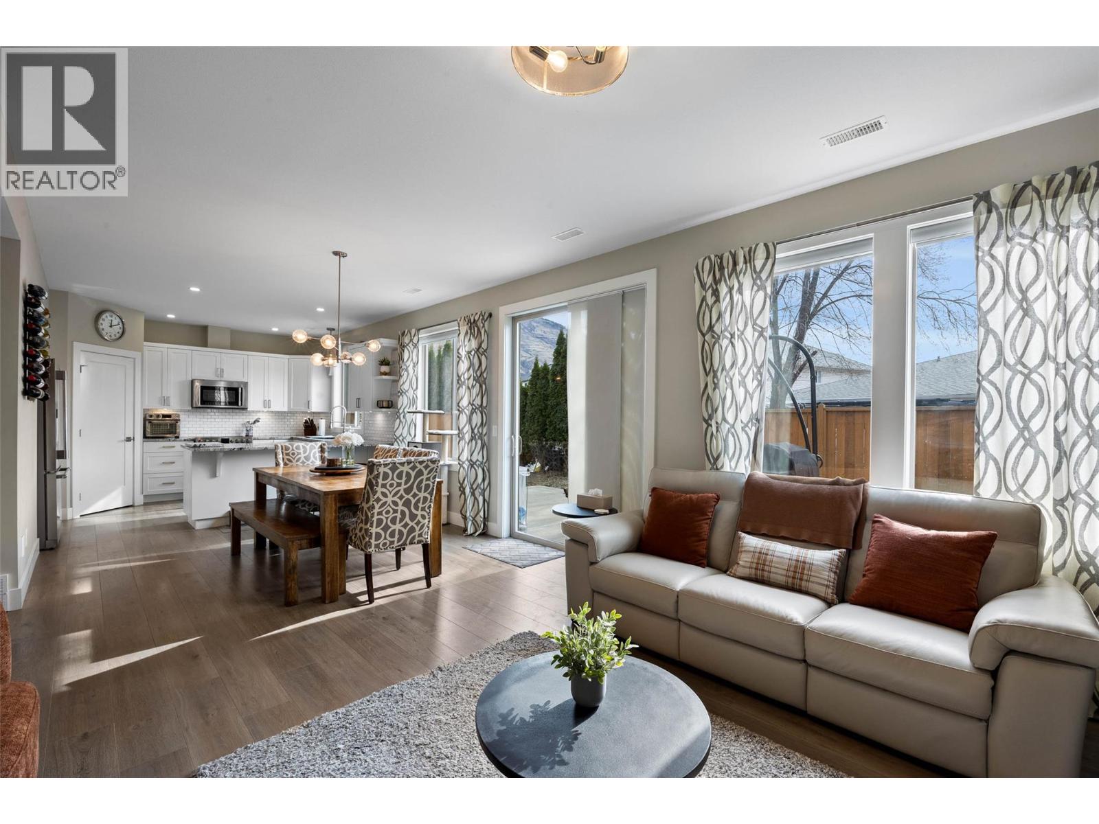 733 Hayward Place, Kamloops, British Columbia  V2B 0G1 - Photo 6 - 10378091