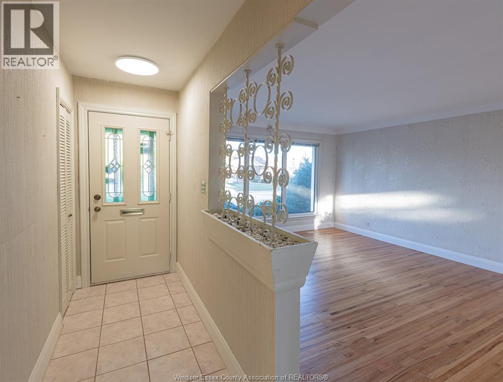 3891 Longfellow, Windsor, Ontario  N9G 2B4 - Photo 5 - 26004847