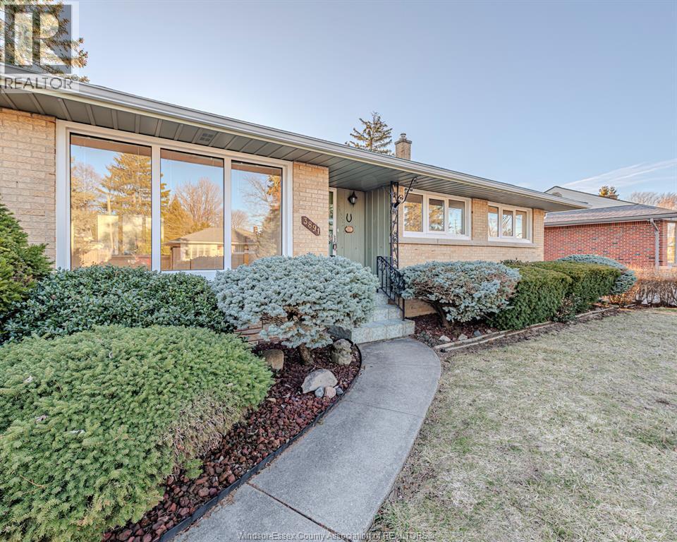 3891 Longfellow, Windsor, Ontario  N9G 2B4 - Photo 2 - 26004847