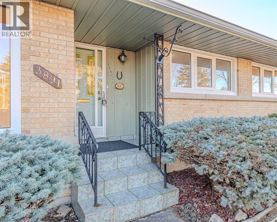 3891 Longfellow, Windsor, Ontario  N9G 2B4 - Photo 3 - 26004847