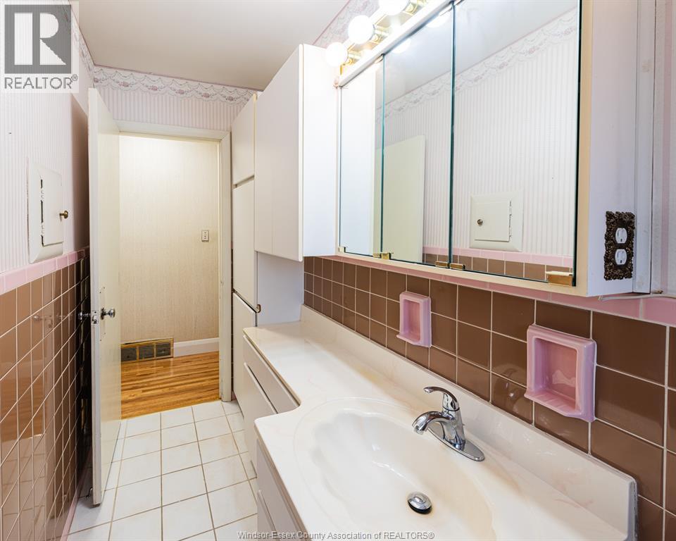 3891 Longfellow, Windsor, Ontario  N9G 2B4 - Photo 17 - 26004847