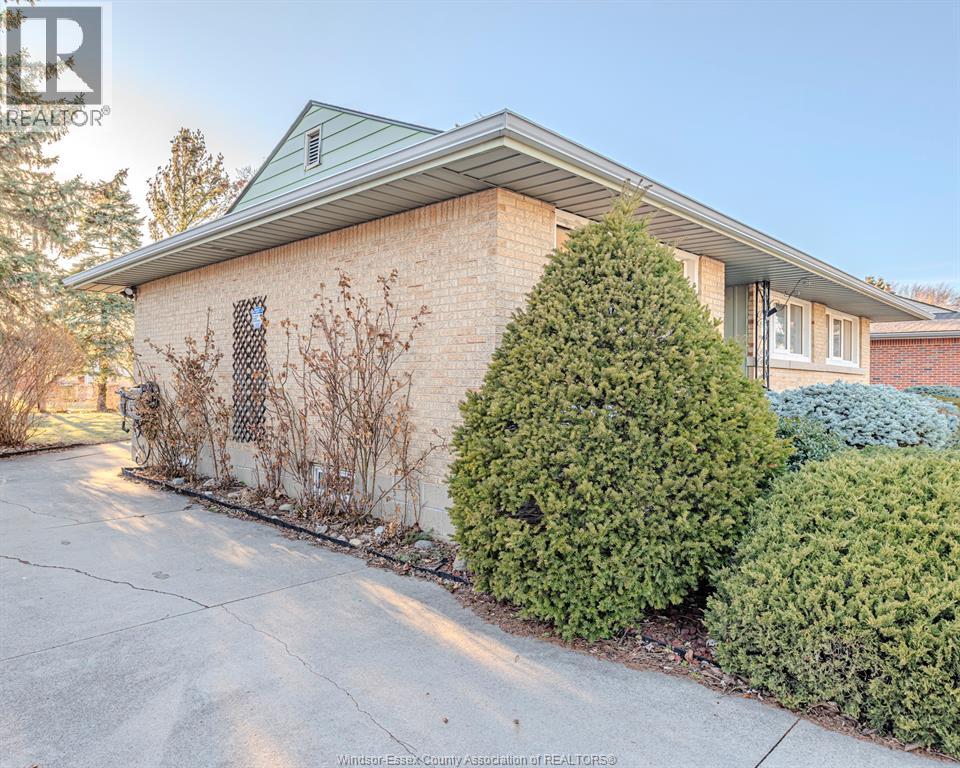 3891 Longfellow, Windsor, Ontario  N9G 2B4 - Photo 27 - 26004847
