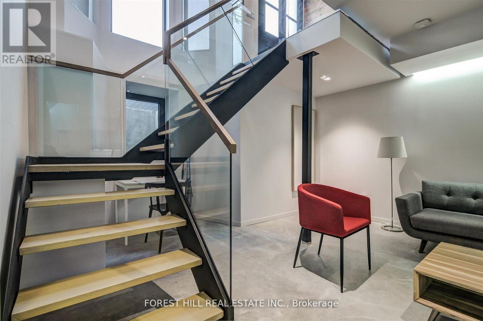 1 - 117 ROBERT STREET Toronto (University), ON M5S 2K5