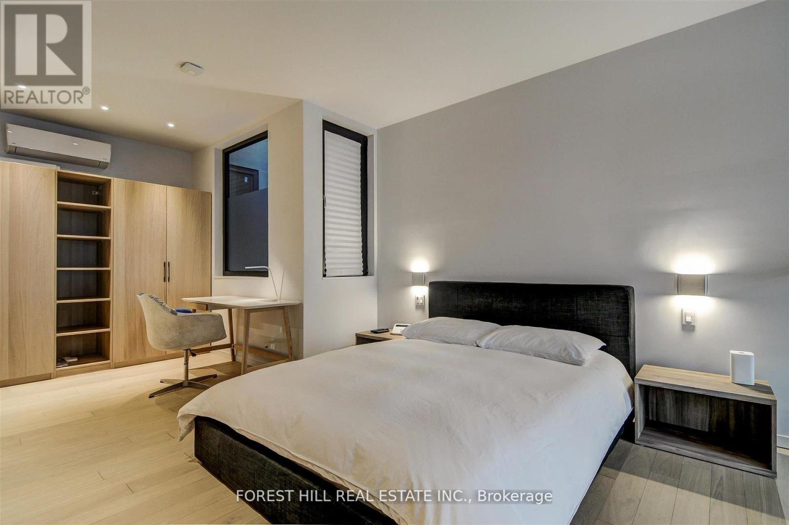 1 - 117 ROBERT STREET Toronto (University), ON M5S 2K5