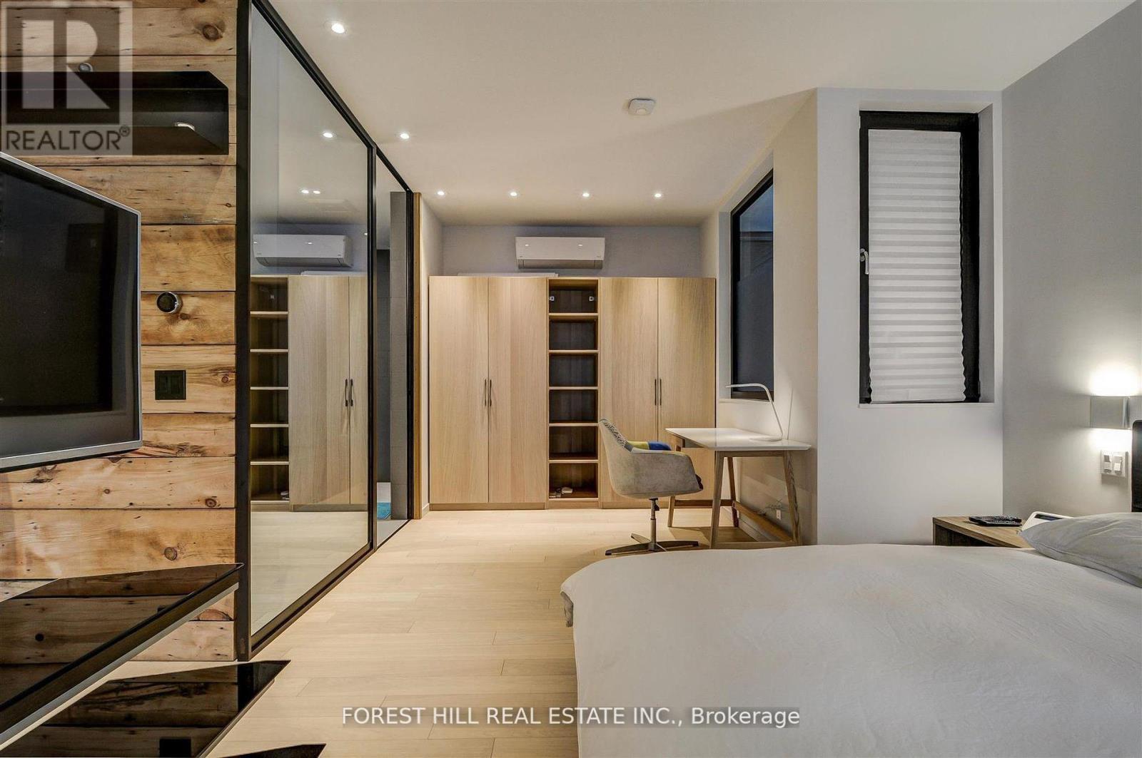 1 - 117 ROBERT STREET Toronto (University), ON M5S 2K5