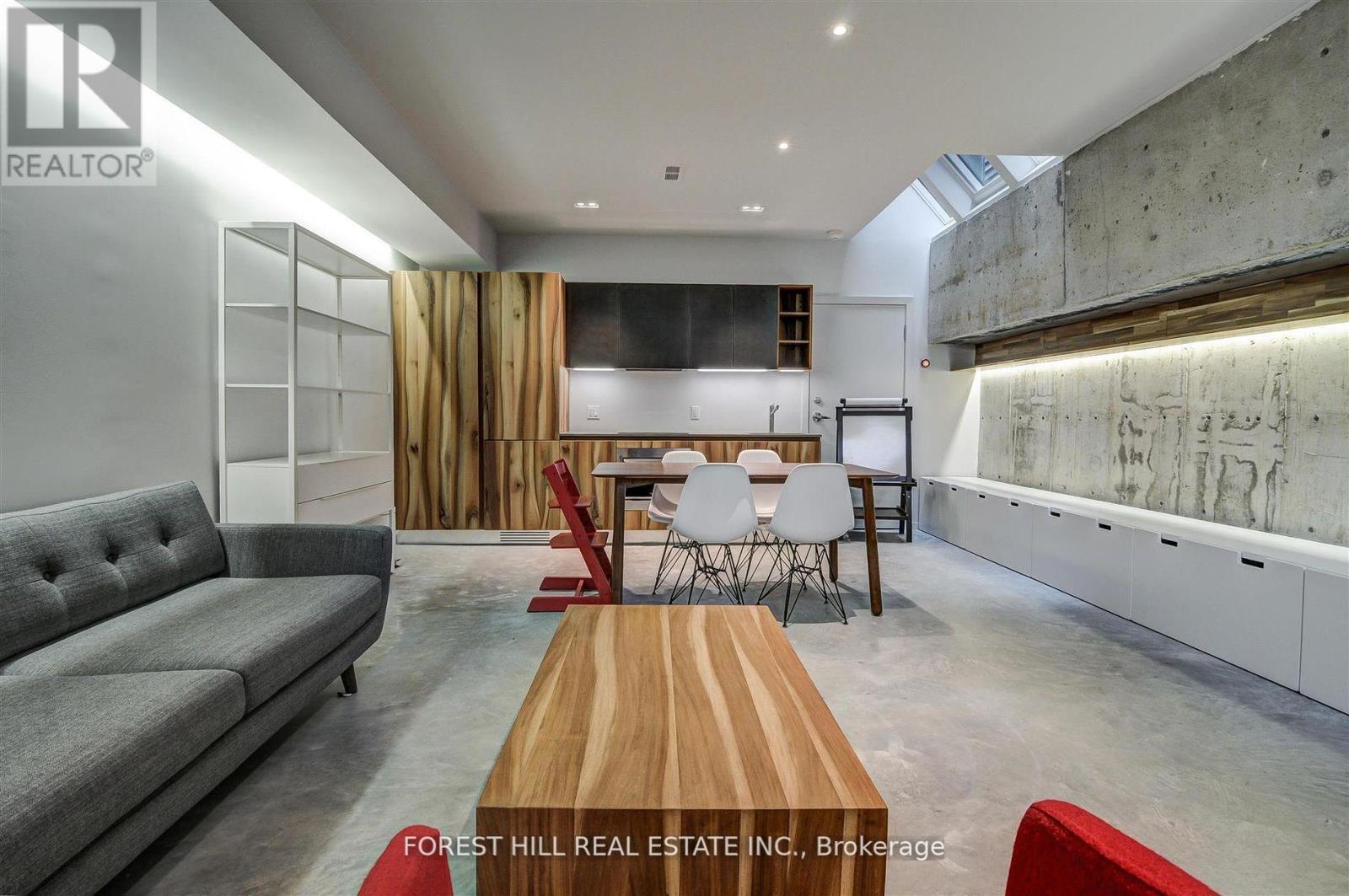 1 - 117 ROBERT STREET Toronto (University), ON M5S 2K5