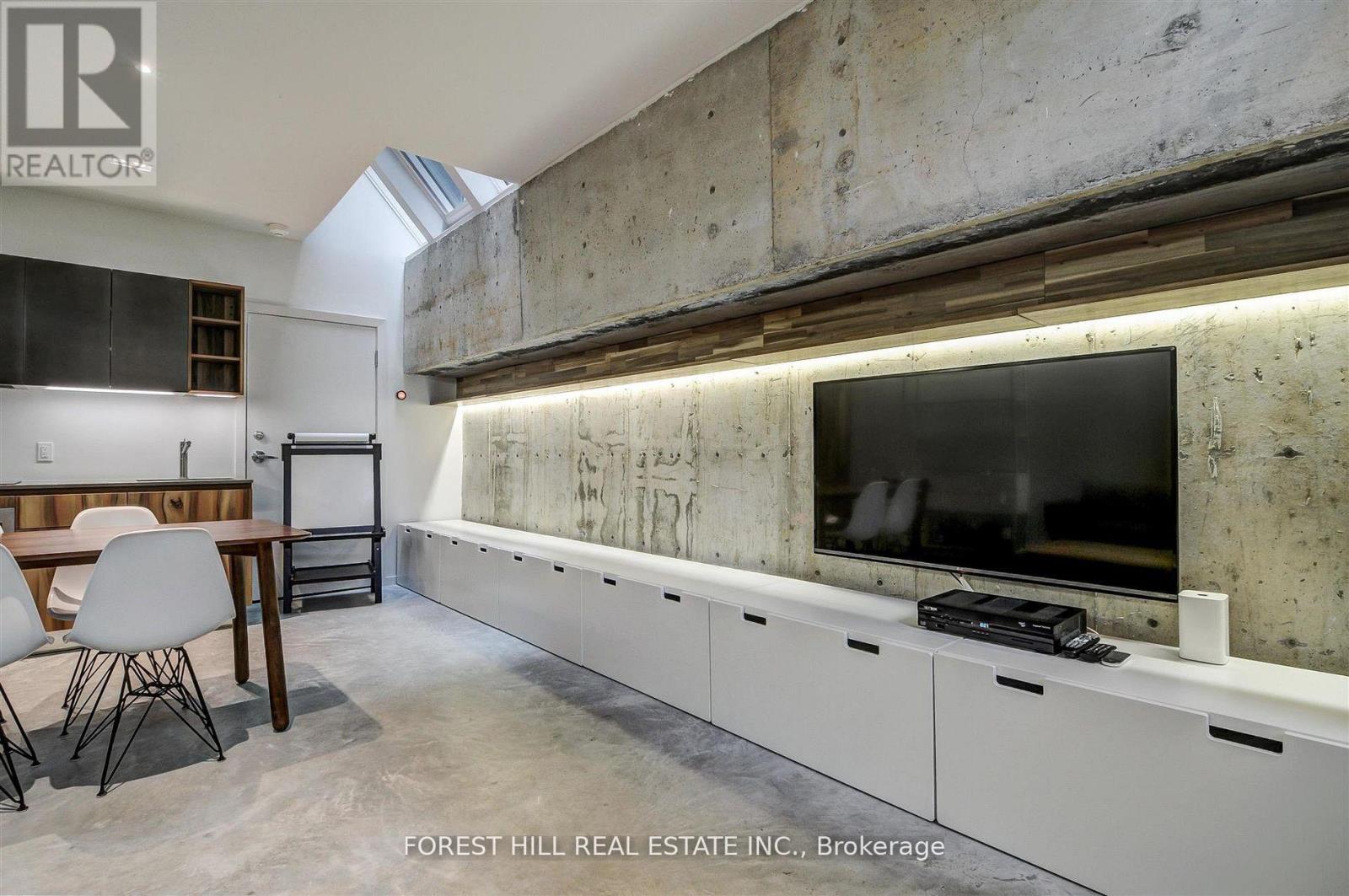 1 - 117 ROBERT STREET Toronto (University), ON M5S 2K5