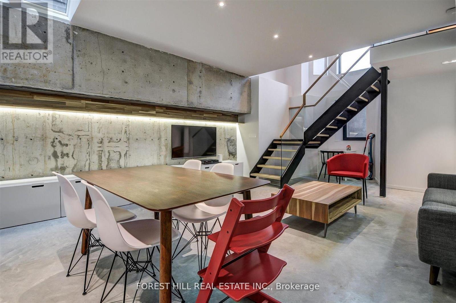 1 - 117 ROBERT STREET Toronto (University), ON M5S 2K5