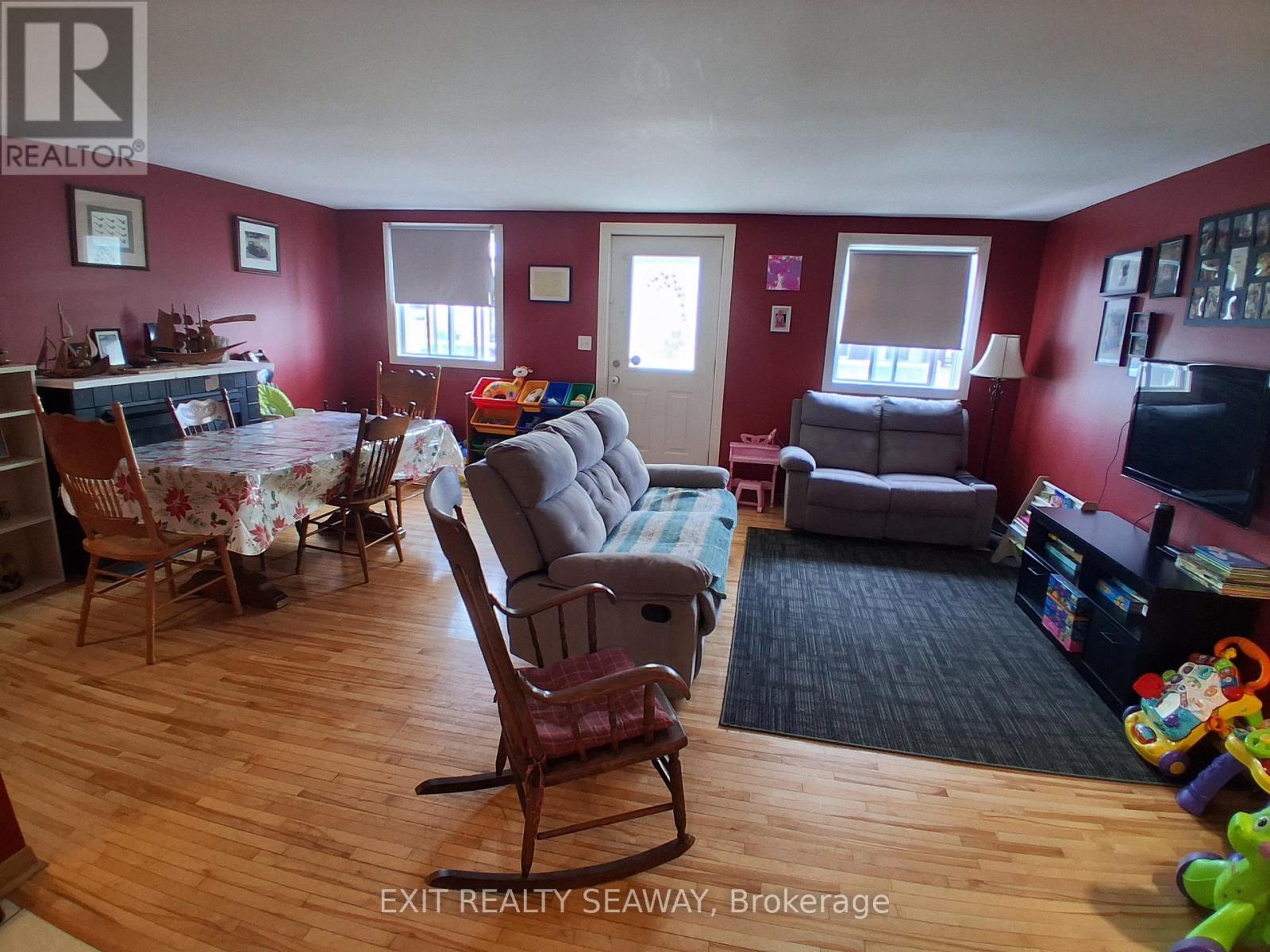 303 Eleventh Street W, Cornwall, Ontario  K6J 3B5 - Photo 2 - X12862072