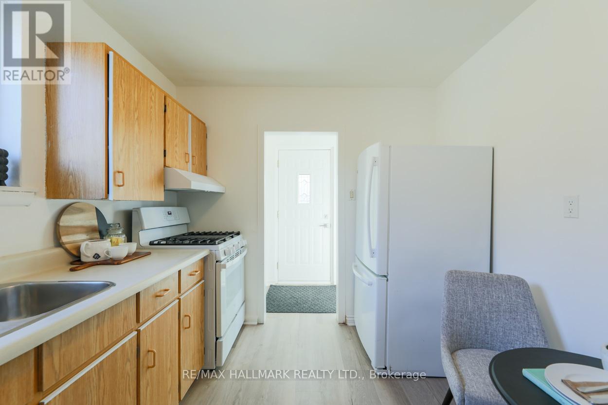 152 Santamonica Boulevard, Toronto, Ontario  M1L 4H6 - Photo 5 - E12862154