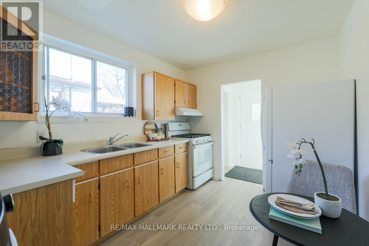 152 Santamonica Boulevard, Toronto, Ontario  M1L 4H6 - Photo 6 - E12862154